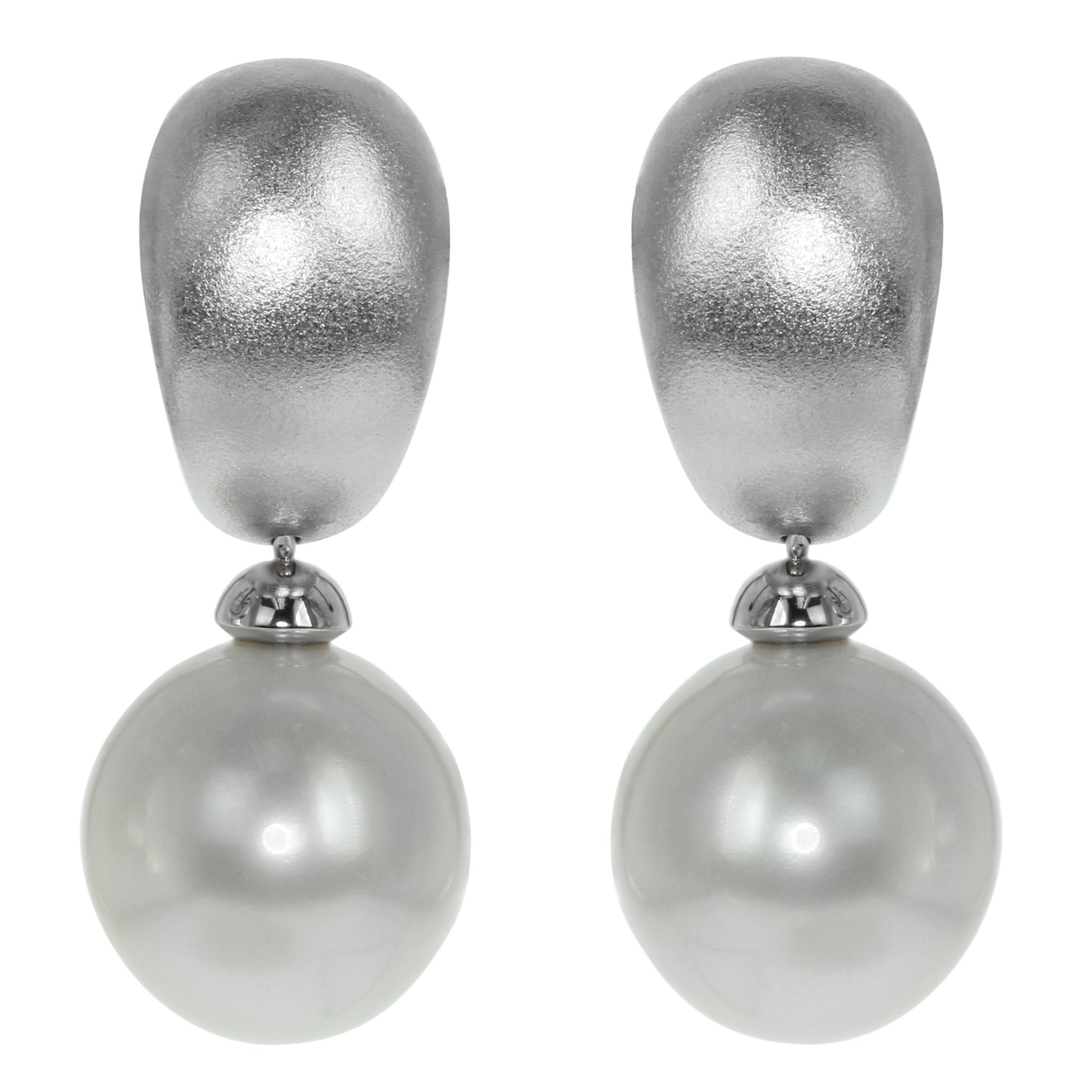 White South Sea Pearl Diamonds Cocktail Ring Earrings Suite For Sale 4