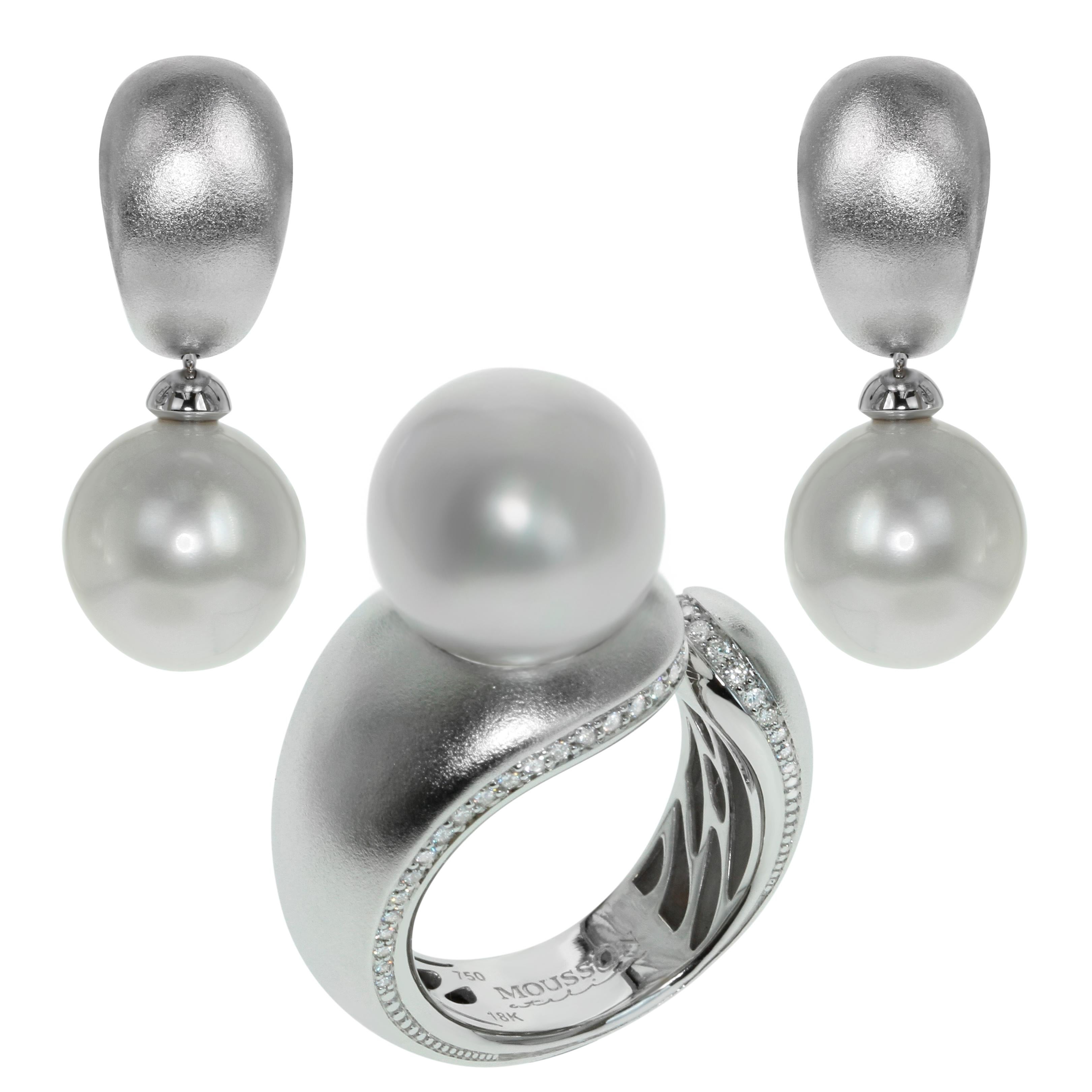 White South Sea Pearl Diamonds Cocktail Ring Earrings Suite For Sale