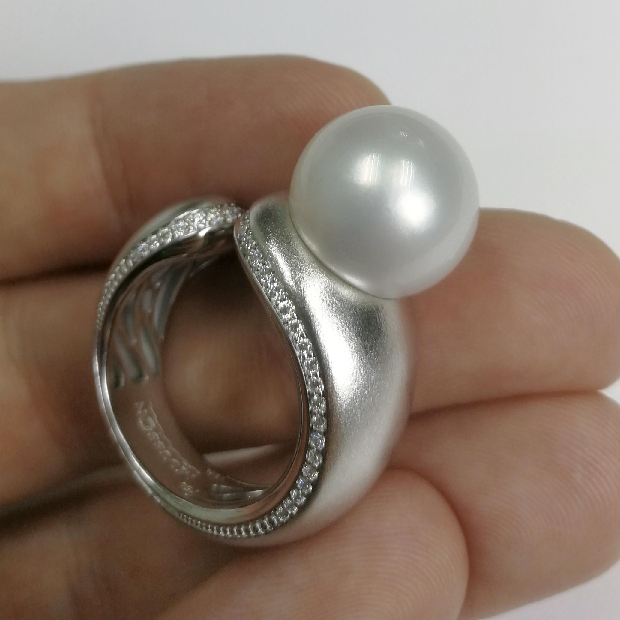 White South Sea Pearl Diamonds Cocktail Ring In New Condition For Sale In Bangkok, TH