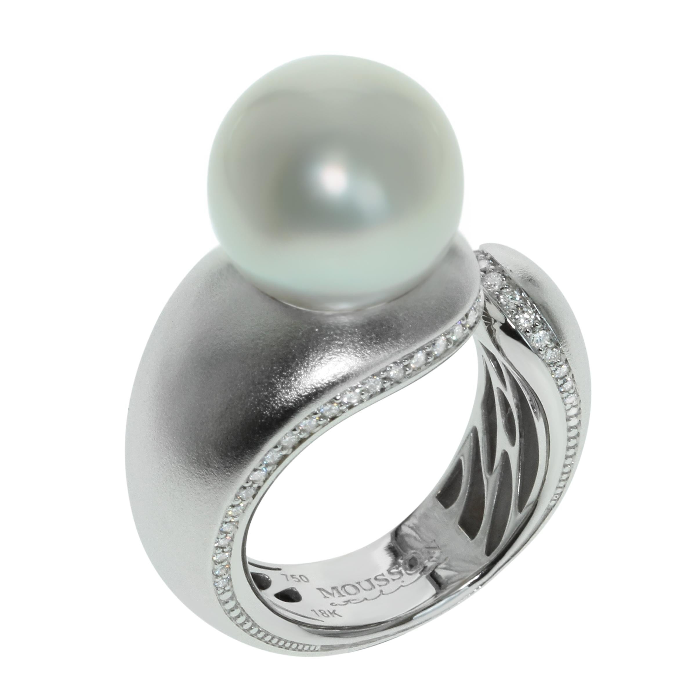 White South Sea Pearl Diamonds Cocktail Ring