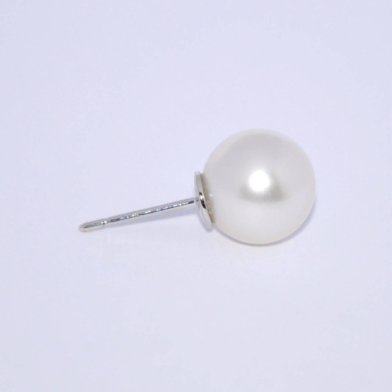 Women's White South Sea Pearl Diamonds G/VS Carat 0.43 18 Karat White Gold Earrings