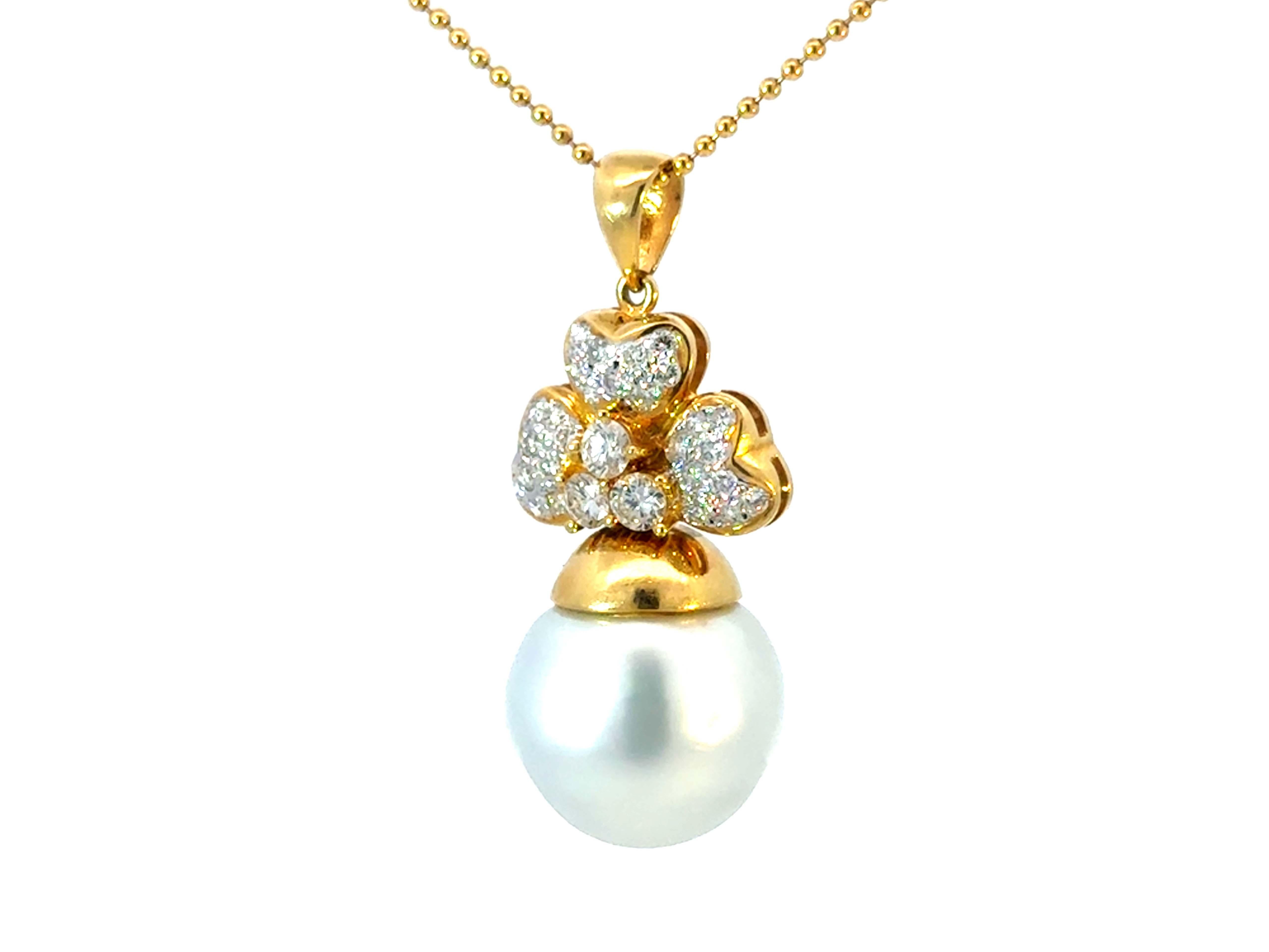 Brilliant Cut White South Sea Pearl Drop and Diamond Necklace 18k Yellow Gold For Sale