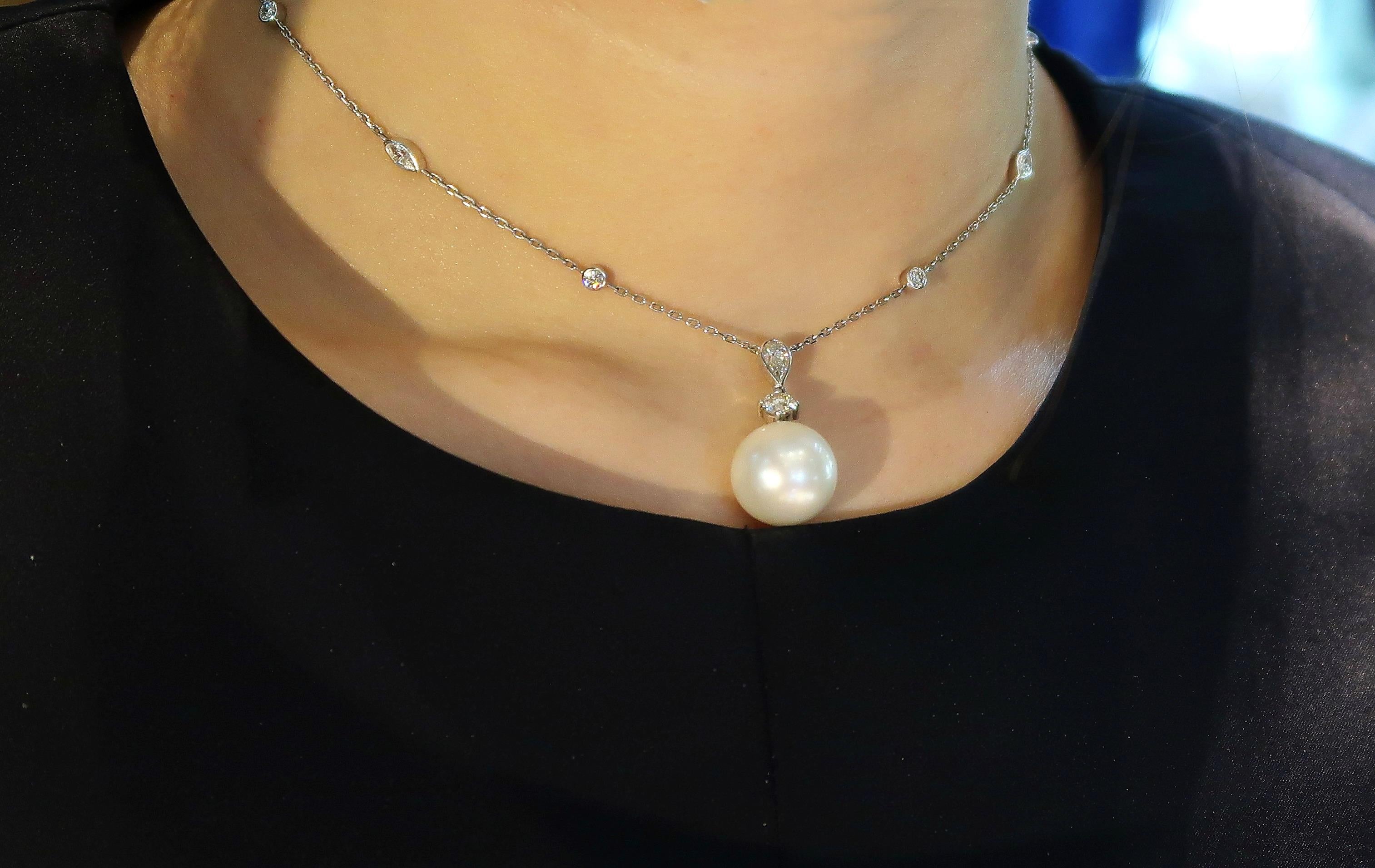 Women's White South Sea Pearl Drop and Mixed Cut Diamond 18 Karat Gold Chain Necklace For Sale