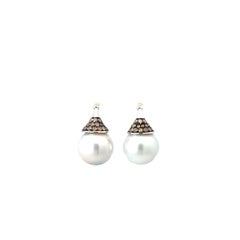 Boucles d'oreilles pendantes en or 18 carats, perles blanches des mers du Sud avec pavé de diamants bruns