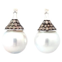 Boucles d'oreilles pendantes en or 18 carats, perles blanches des mers du Sud avec pavé de diamants bruns
