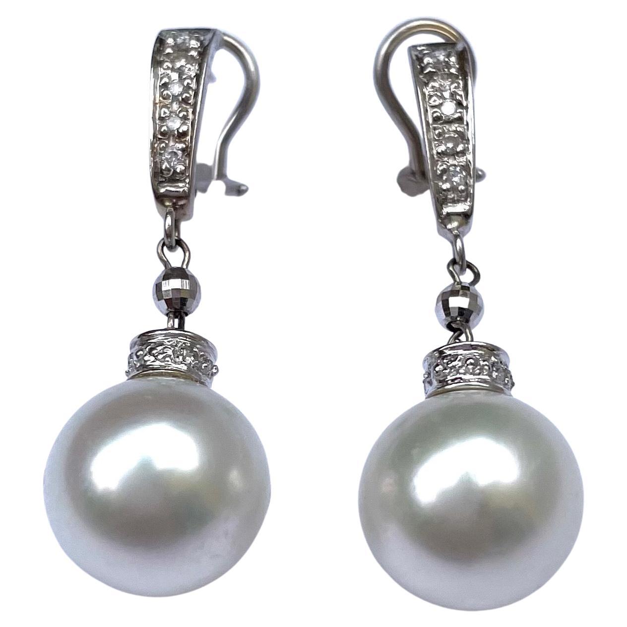 Weiße Südseeperlen-Ohrringe mit Diamanten (Kunsthandwerker*in) im Angebot