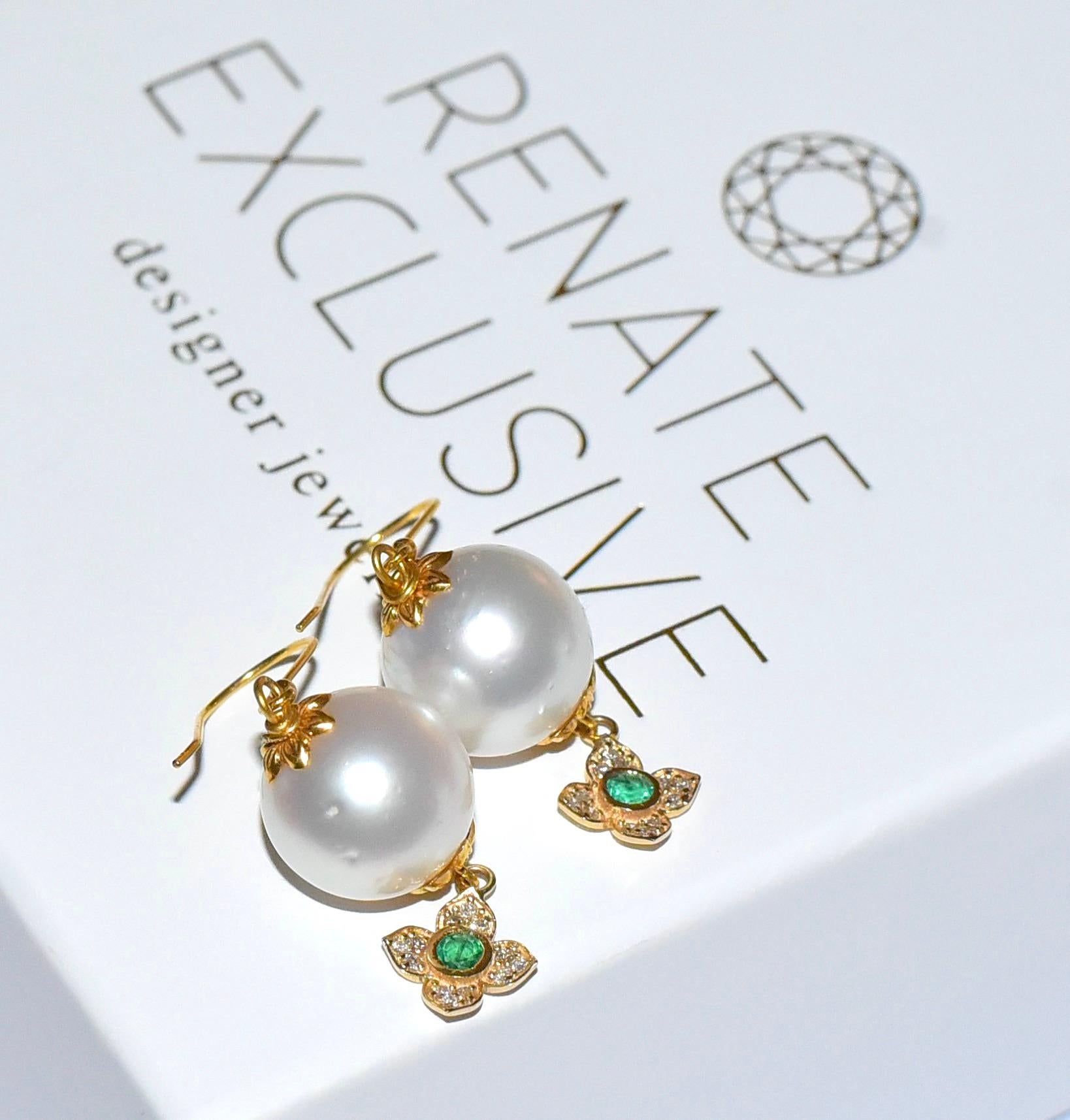 White South Sea Pearl, Emerald, Diamonds Earrings in 14/18 Solid Yellow Gold For Sale 2