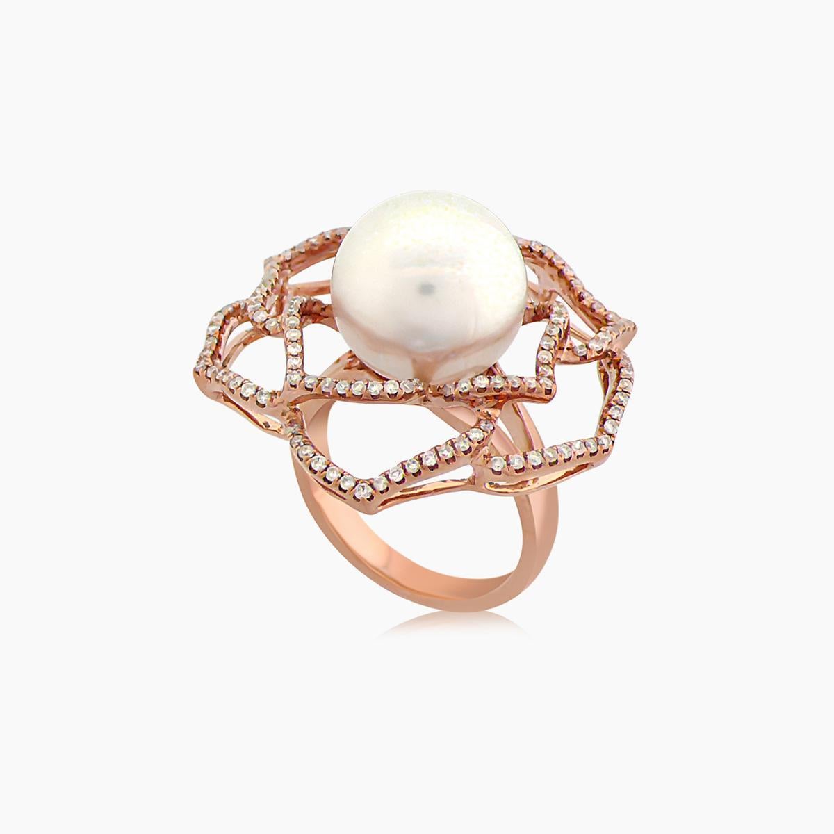 Taglio misto Anello con diamante bianco e diamante bianco floreale in oro rosa 18 carati e perla bianca dei mari del sud in vendita