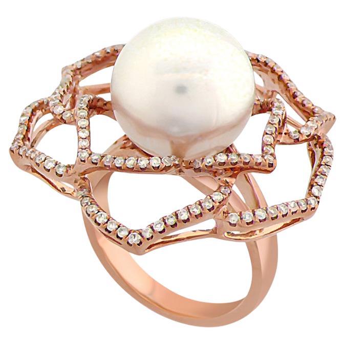 Anello con diamante bianco e diamante bianco floreale in oro rosa 18 carati e perla bianca dei mari del sud in vendita