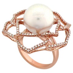 Anello con diamante bianco e diamante bianco floreale in oro rosa 18 carati e perla bianca dei mari del sud