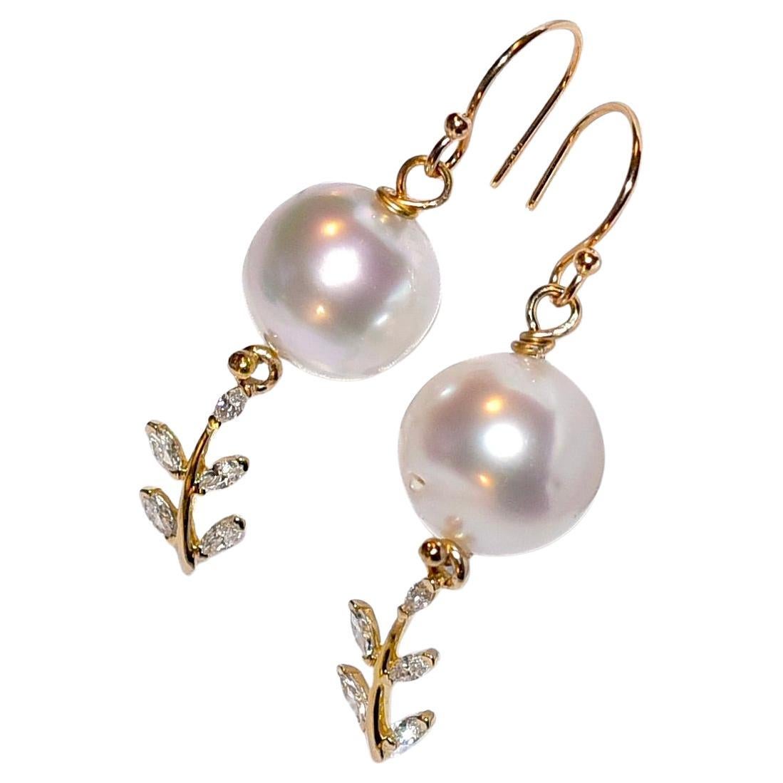 Again...If you like pearls and diamonds, then this simple, shiny, and beautiful piece of jewelry are for you!
White South Sea Cultured Pearl (10,8mm x 11,3mm ) with sparkling 14k Solid Yellow Gold Marquise Diamond Minimalist Olive Leaf Branch