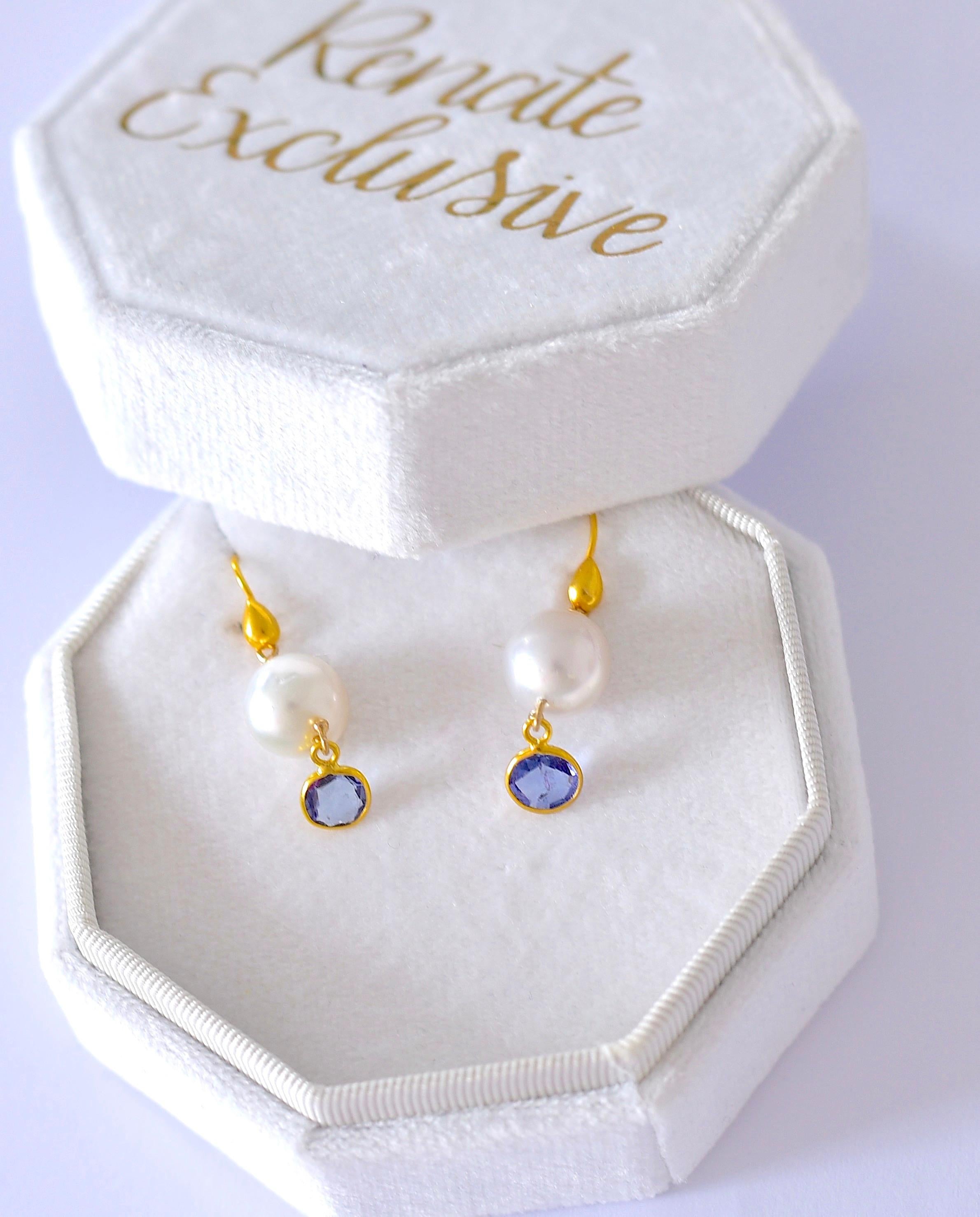 Round Cut White South Sea Pearl, Natural Blue Sapphire in 18K Solid Yellow Gold