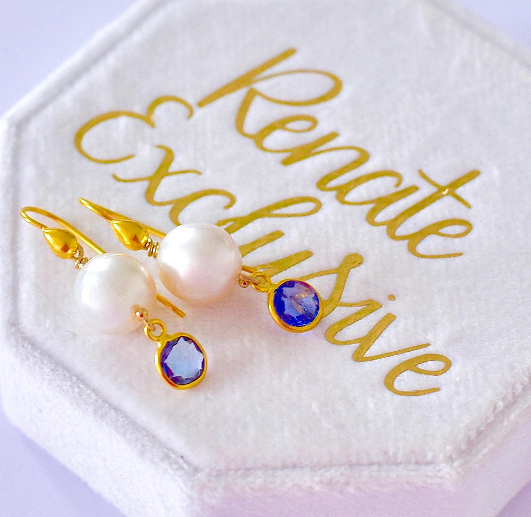 White South Sea Pearl, Natural Blue Sapphire in 18K Solid Yellow Gold In New Condition In Astoria, NY