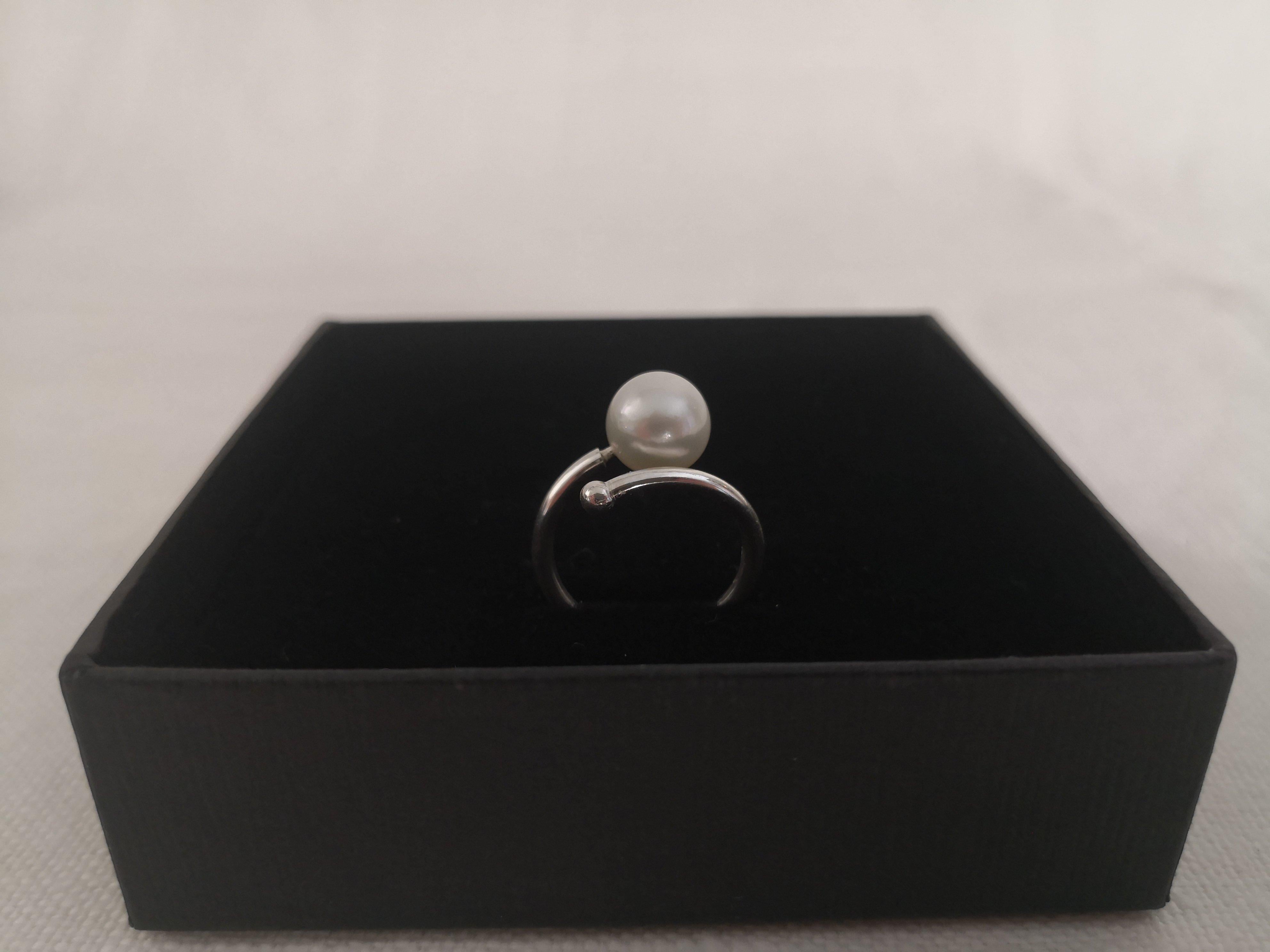 A Ring of a beautiful White Color South Sea Pearl 

- Size of Pearl 9 mm

- Shape: Round

- Origin of Pearl: Pinctada Maxima Oyster

- Area: Indonesia Ocean Waters

- Color: Pearl of White Natural Color

- Luster: High Natural Luster and Orient

-
