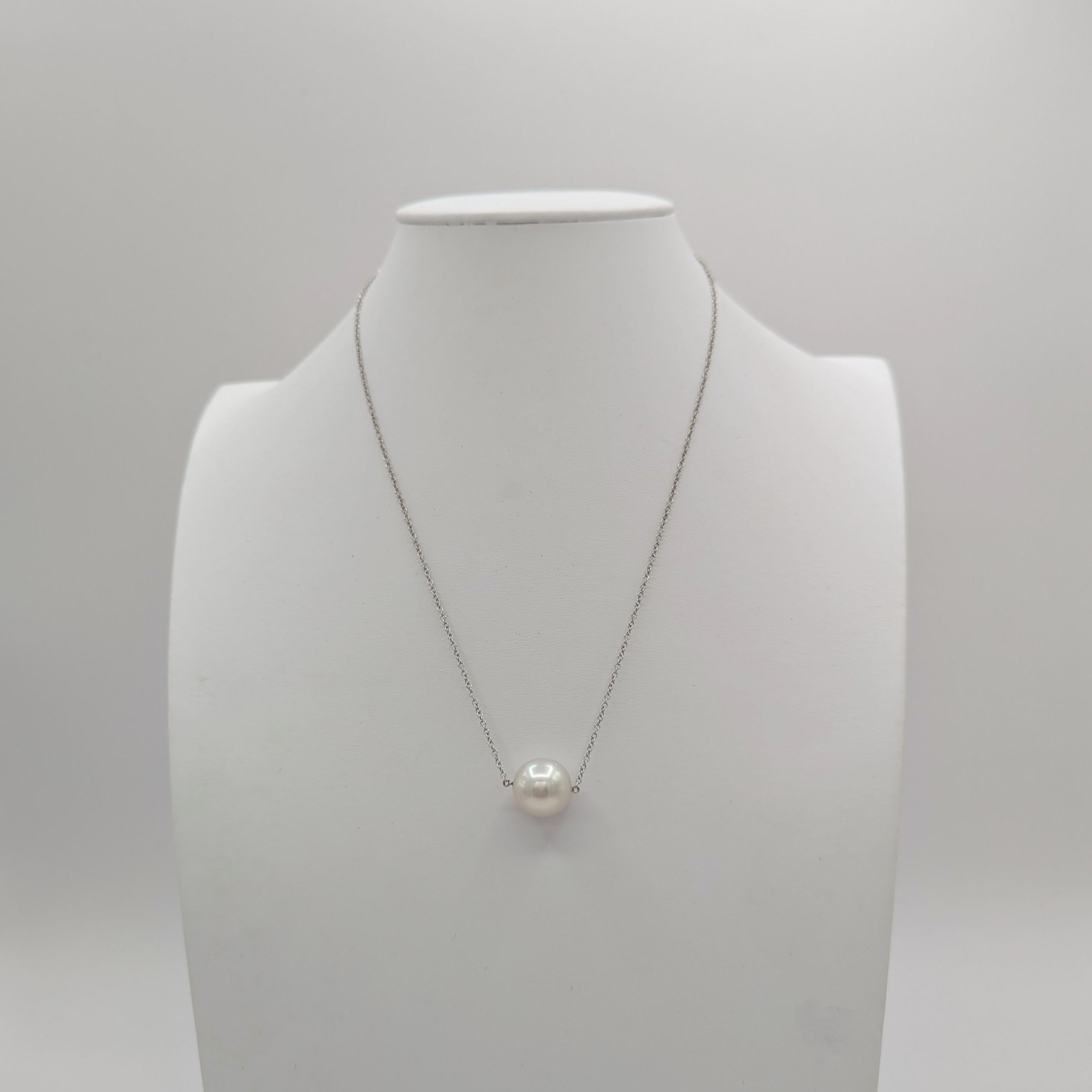 White South Sea Pearl Pendant Necklace in 18K White Gold In New Condition In Los Angeles, CA