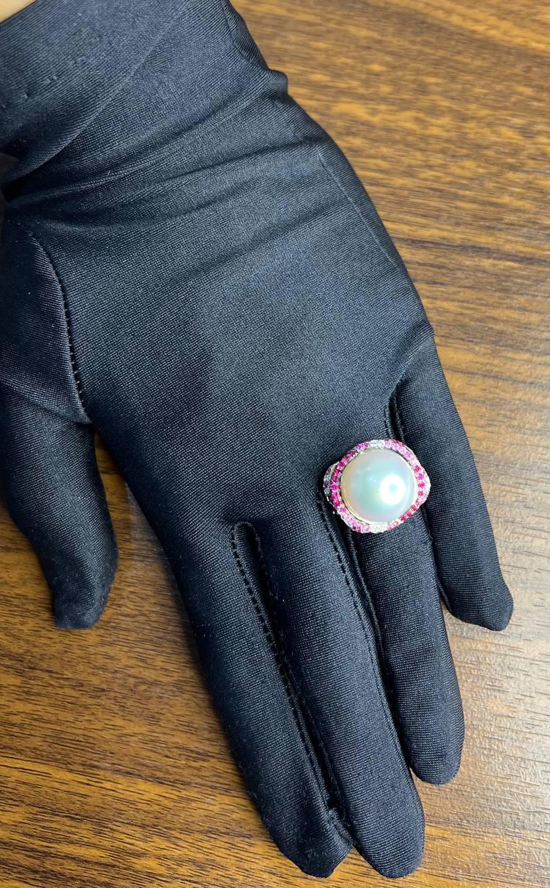 Anello Whiting con perla dei mari del sud, zaffiro rosa e diamanti, dettaglio aureola in oro bianco 18 carati in vendita 7