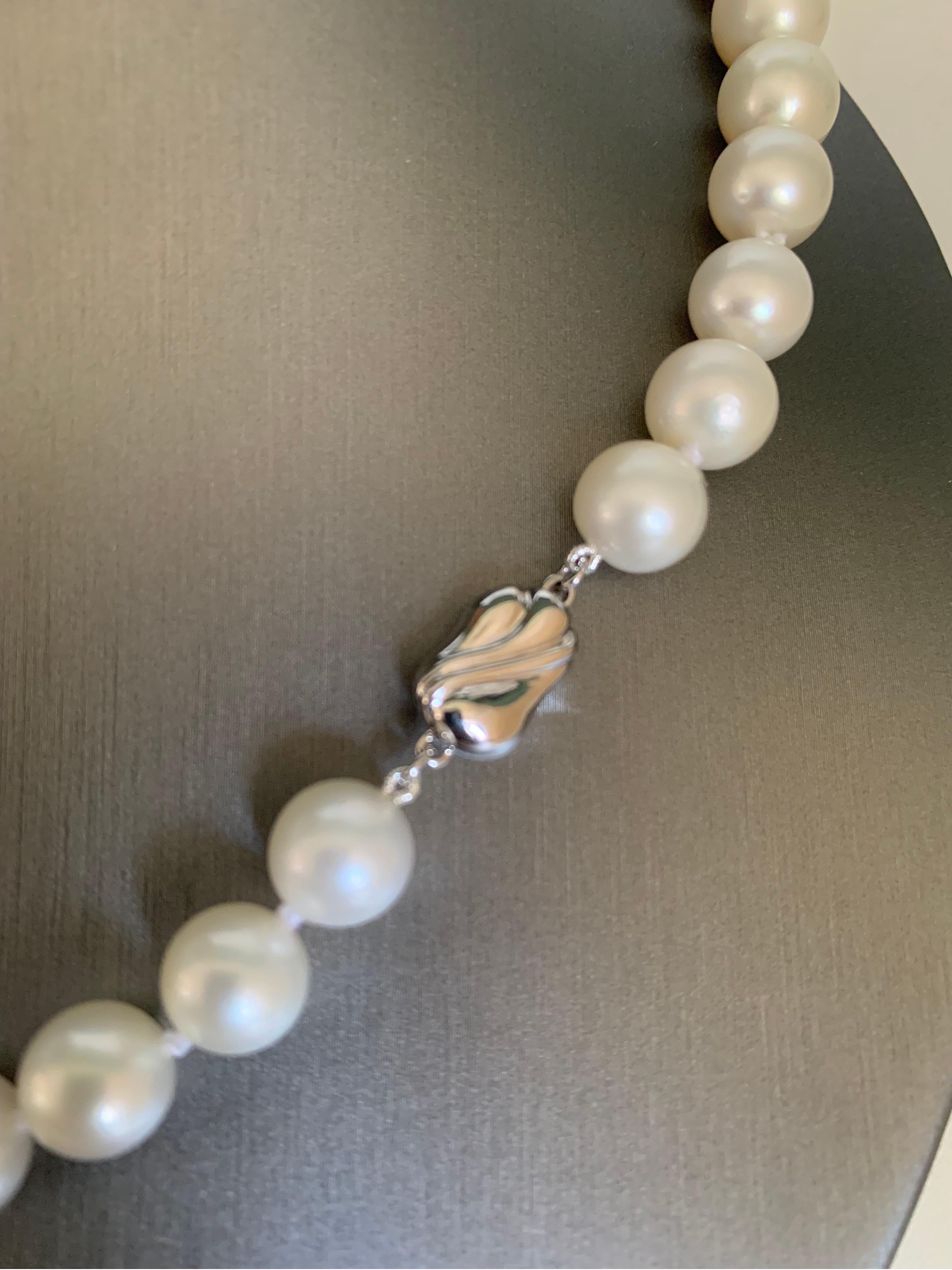 White South Sea Pearl Strand Necklace with White Gold Clasp For Sale 4
