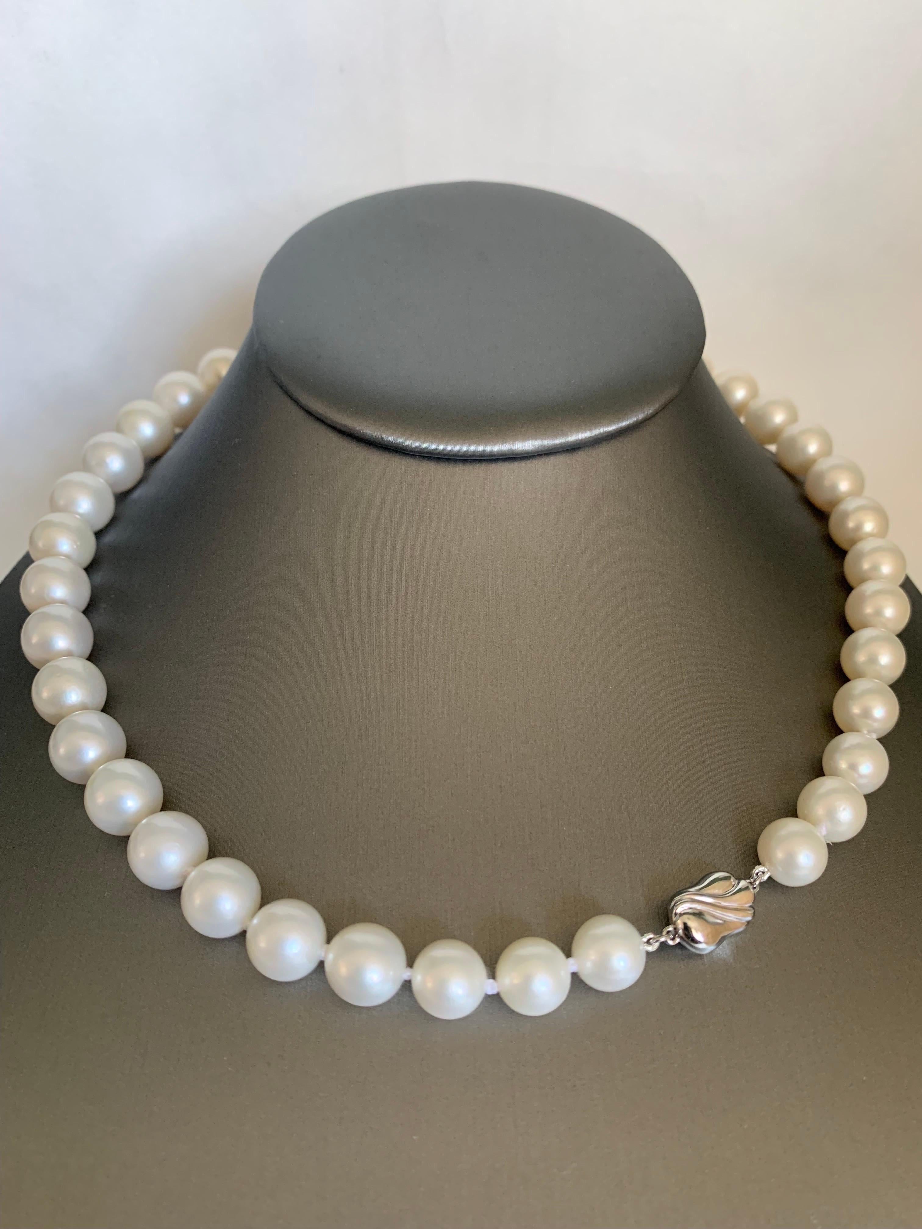 White South Sea Pearl Strand Necklace with White Gold Clasp For Sale 5