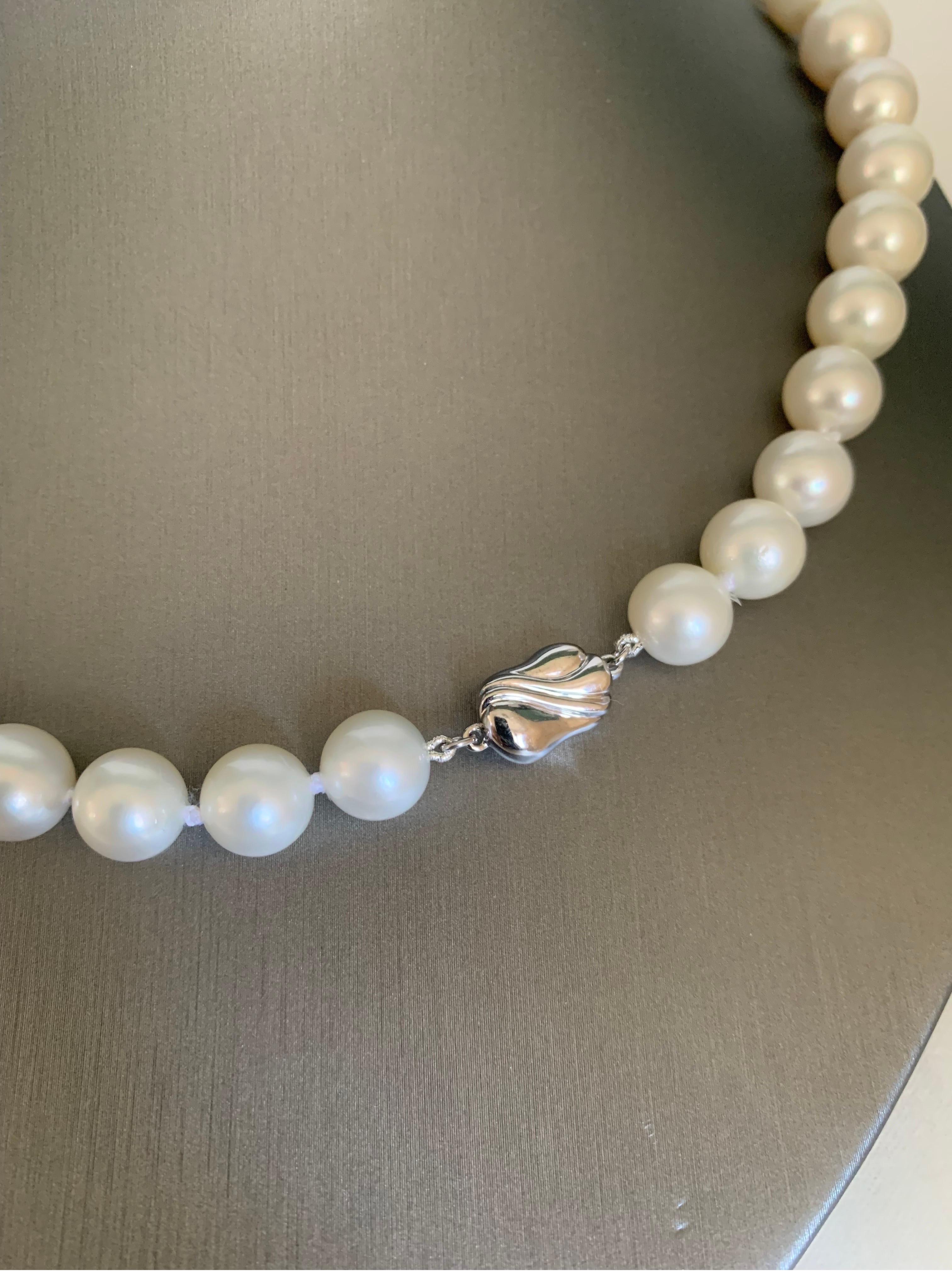 White South Sea Pearl Strand Necklace with White Gold Clasp For Sale 6