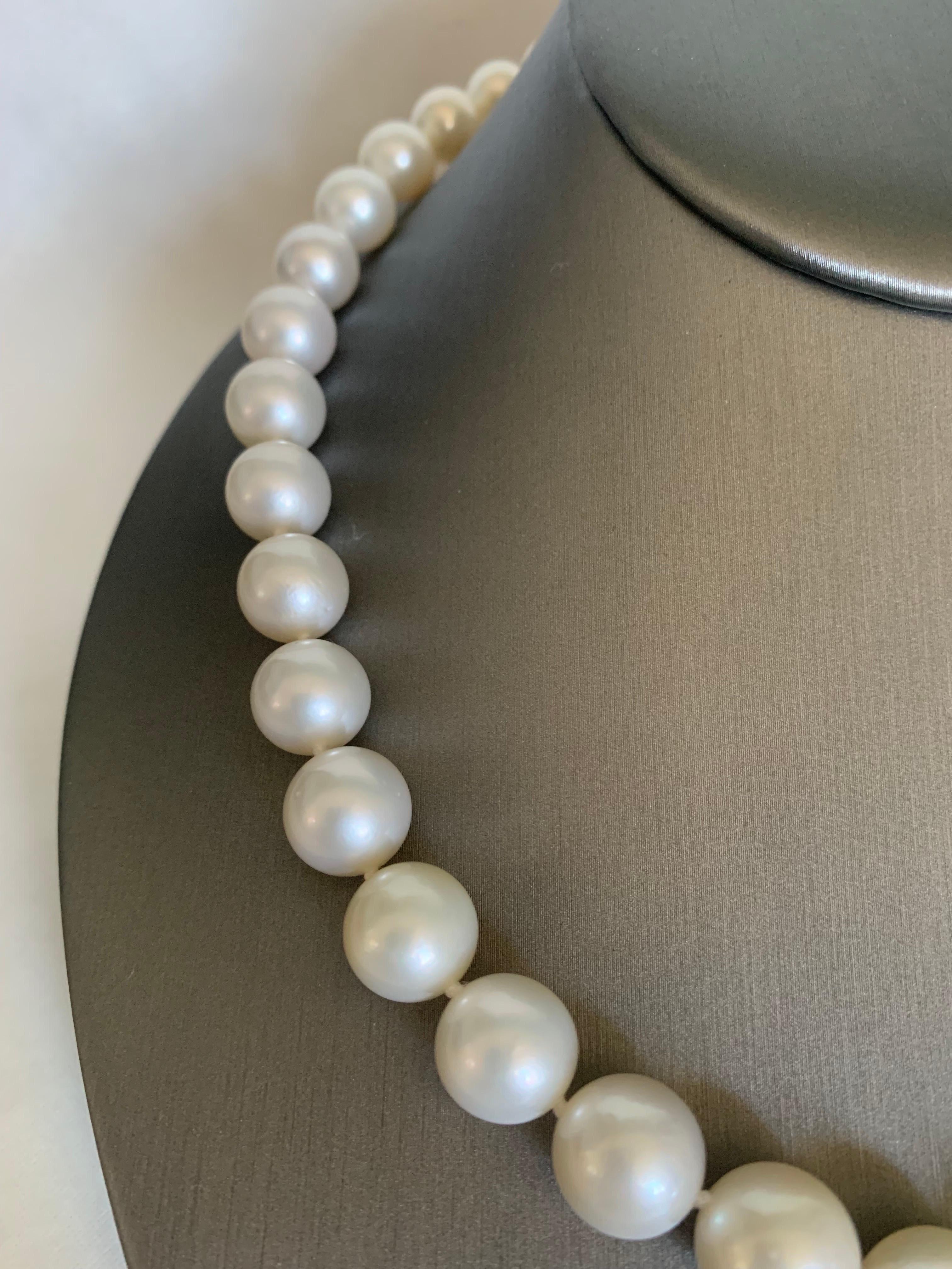 White South Sea Pearl Strand Necklace with White Gold Clasp In New Condition For Sale In Trumbull, CT