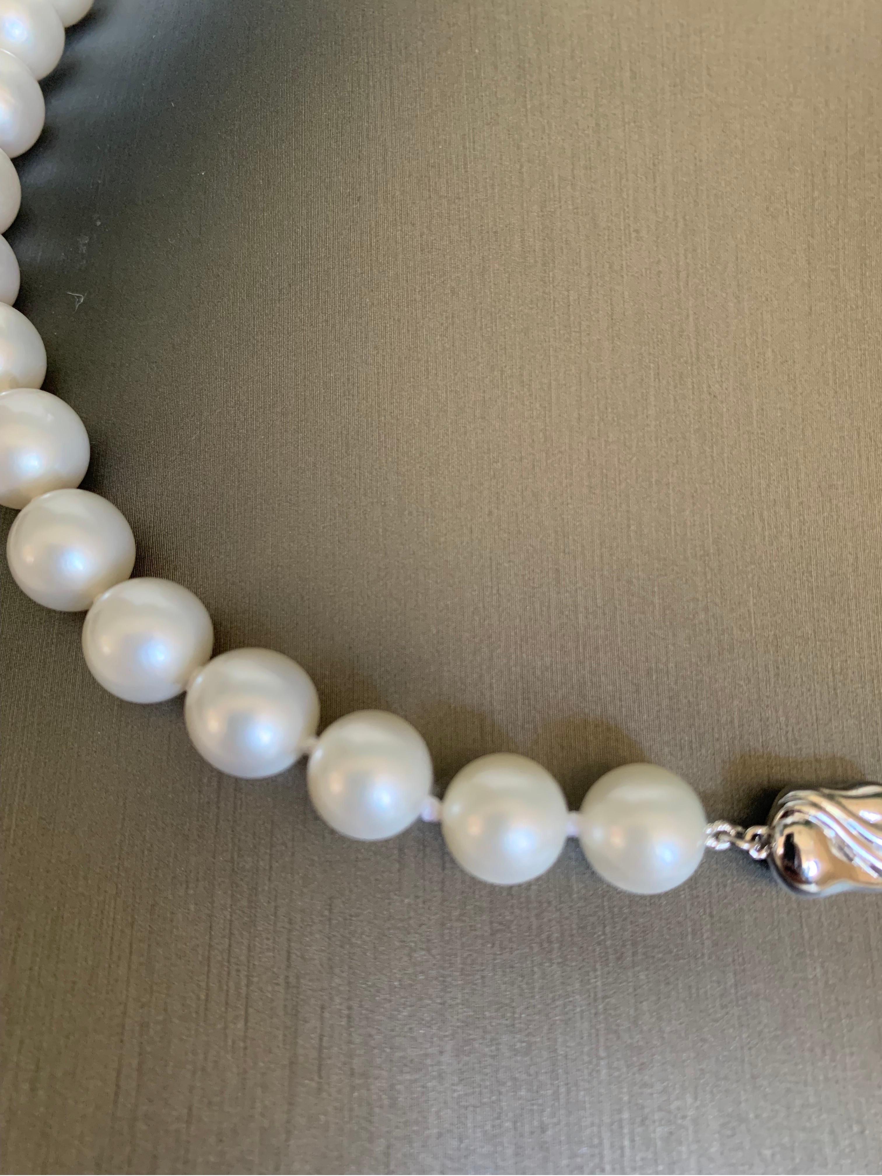 White South Sea Pearl Strand Necklace with White Gold Clasp For Sale 1