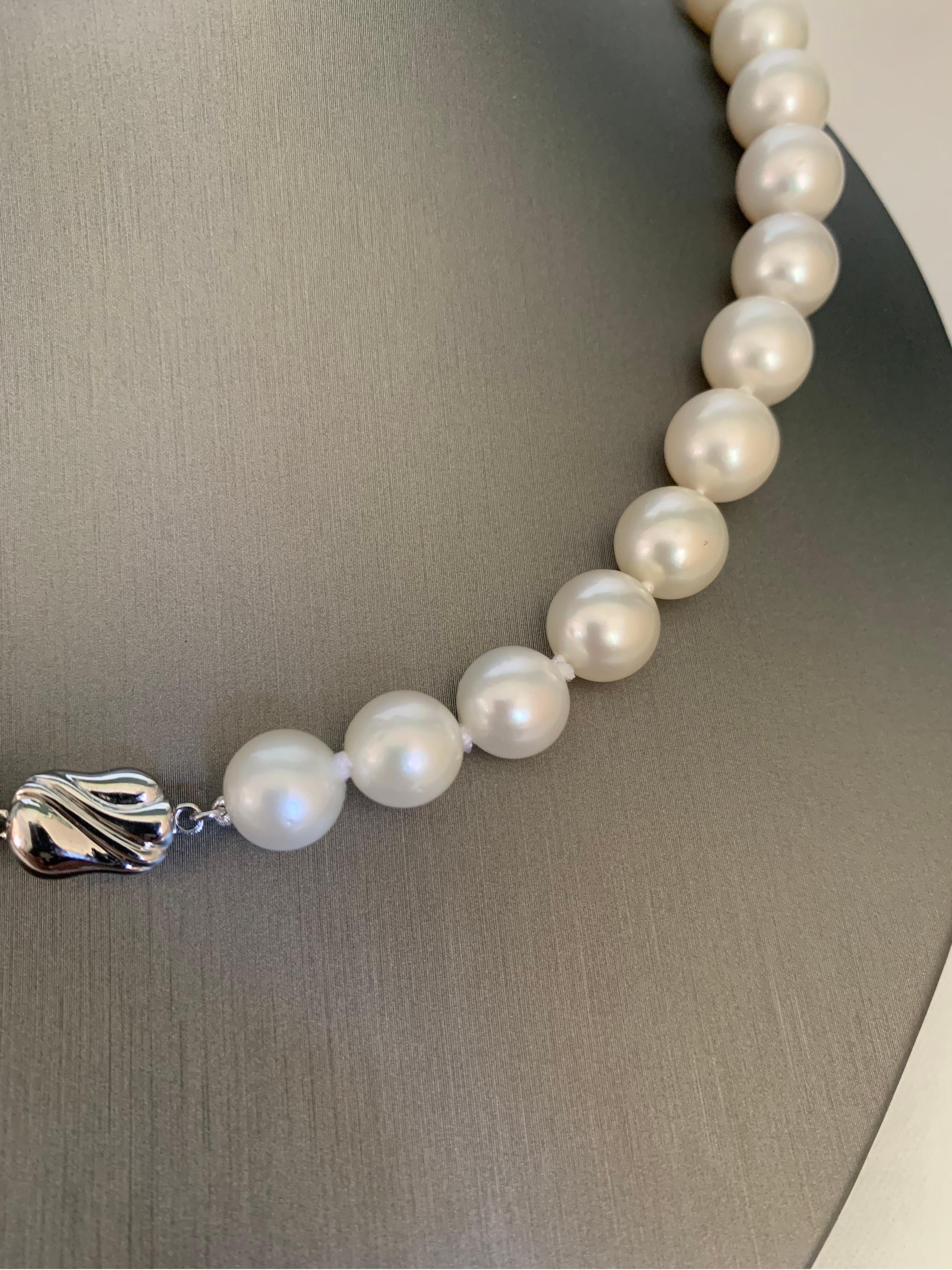 White South Sea Pearl Strand Necklace with White Gold Clasp For Sale 2