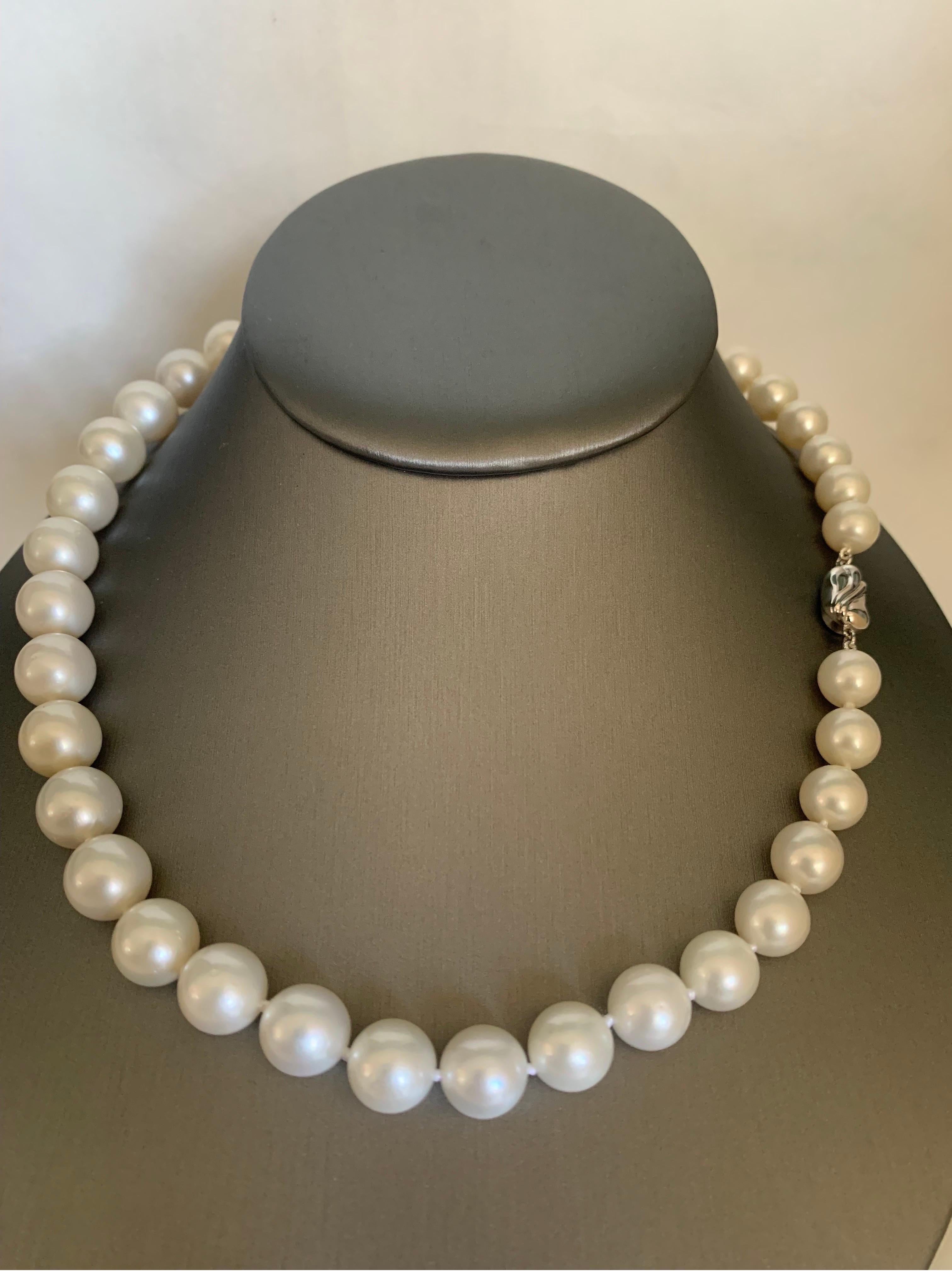 White South Sea Pearl Strand Necklace with White Gold Clasp For Sale 3