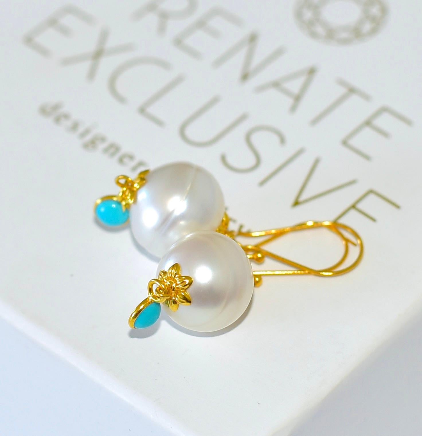 
Classic, dangling pearl earrings with a petite turquoise pendant on the end. In summer, mobile, and elegant. Total length 2 inches.
South Sea Pearl size: 13mm 
18K Solid Yellow Gold, 9mmx18mm 
18K Solid Yellow Gold leaf bead
