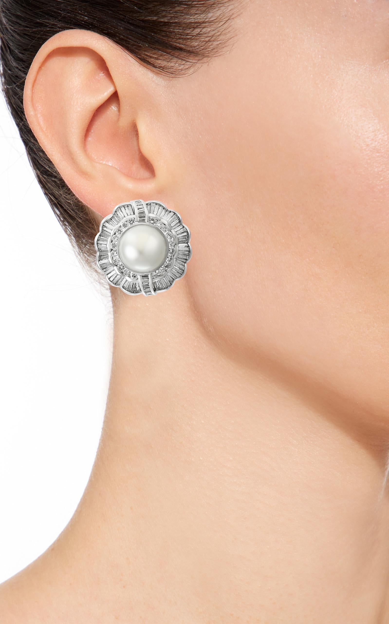 White South Sea Pearl with 12 Carat Diamond Cocktail Earrings 18 Karat Gold In Excellent Condition For Sale In New York, NY