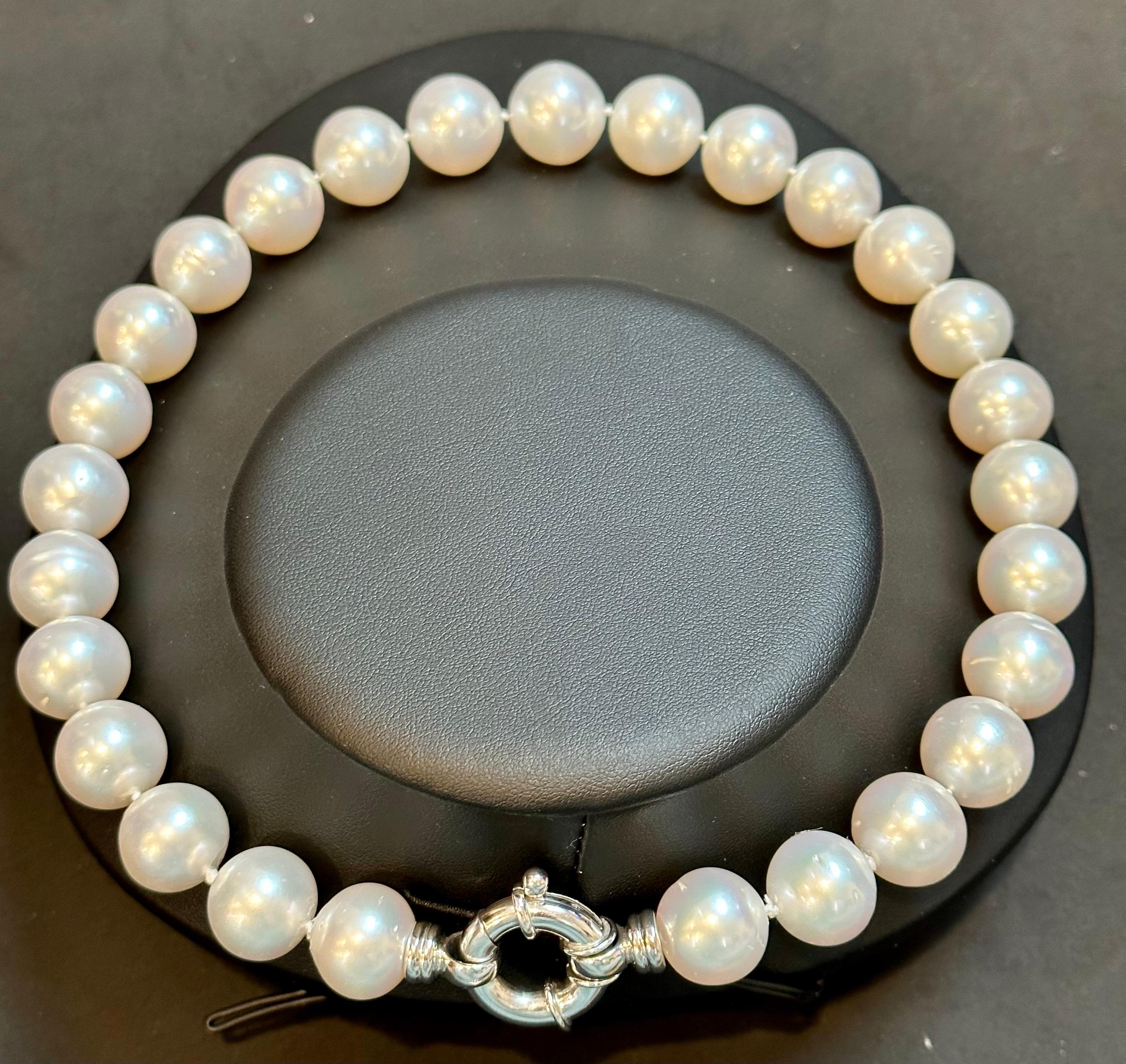 White South Sea Pearls Strand Necklace 18 Karat  White Gold Clasp In Excellent Condition In New York, NY