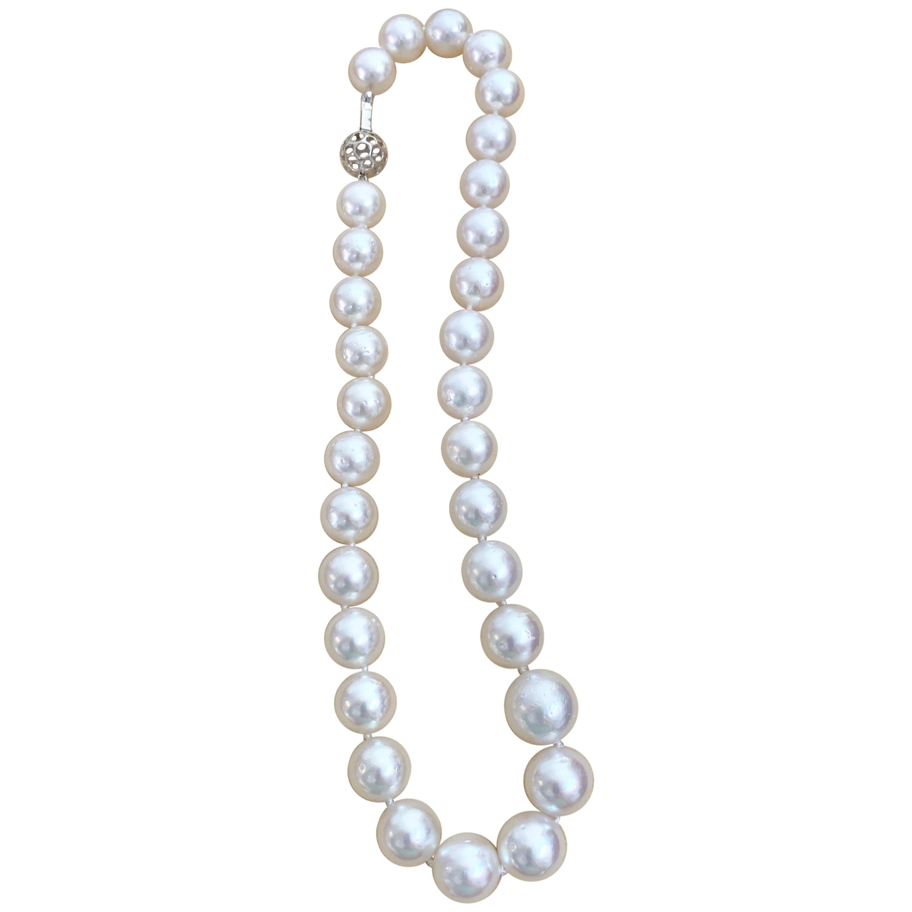 Collier long de perles blanches des mers du sud avec fermoir en or 14 carats