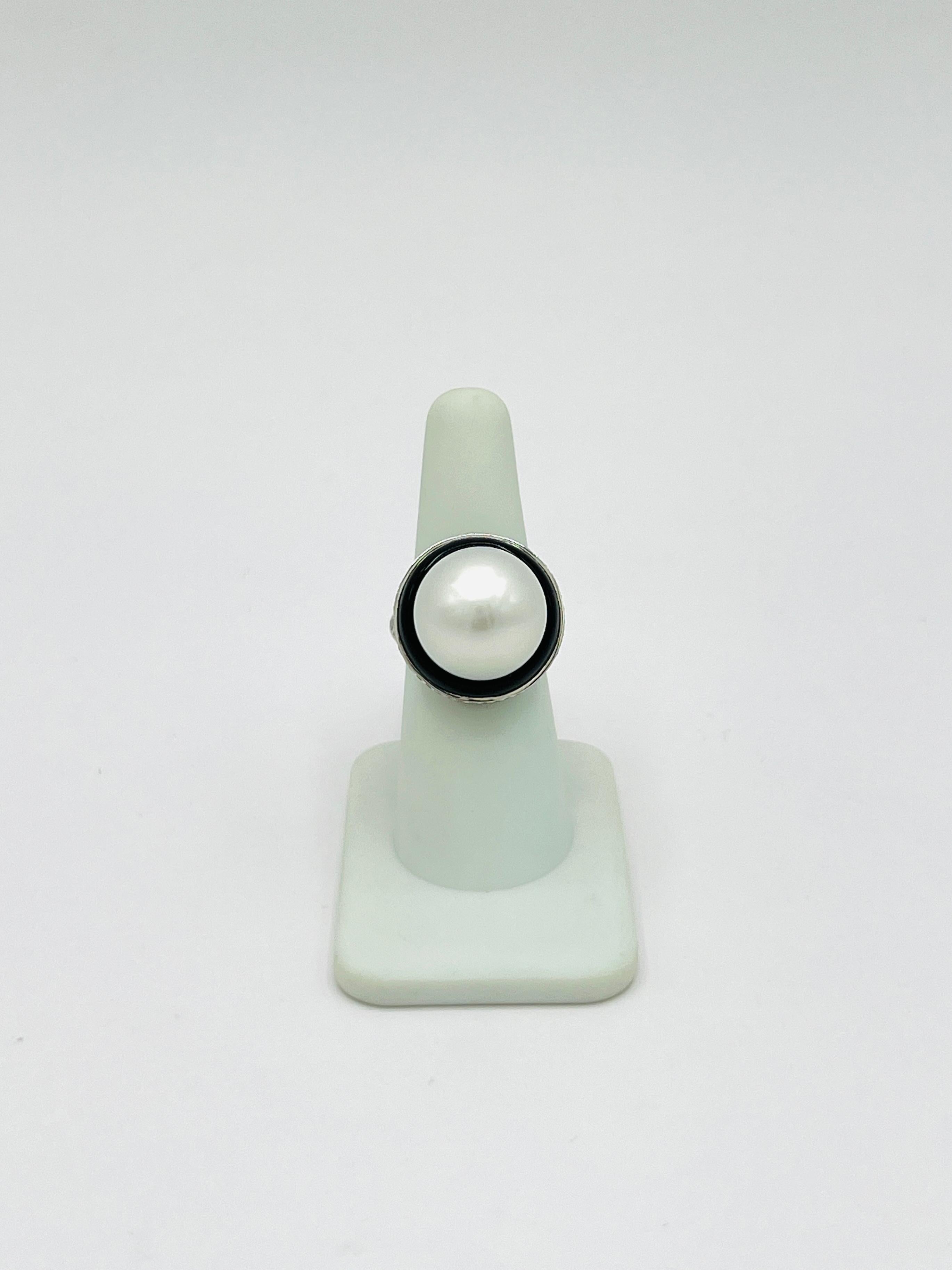 White South Sea Round Pearl, White Diamond, and Black Onyx Cocktail Ring in 18k In New Condition For Sale In Los Angeles, CA