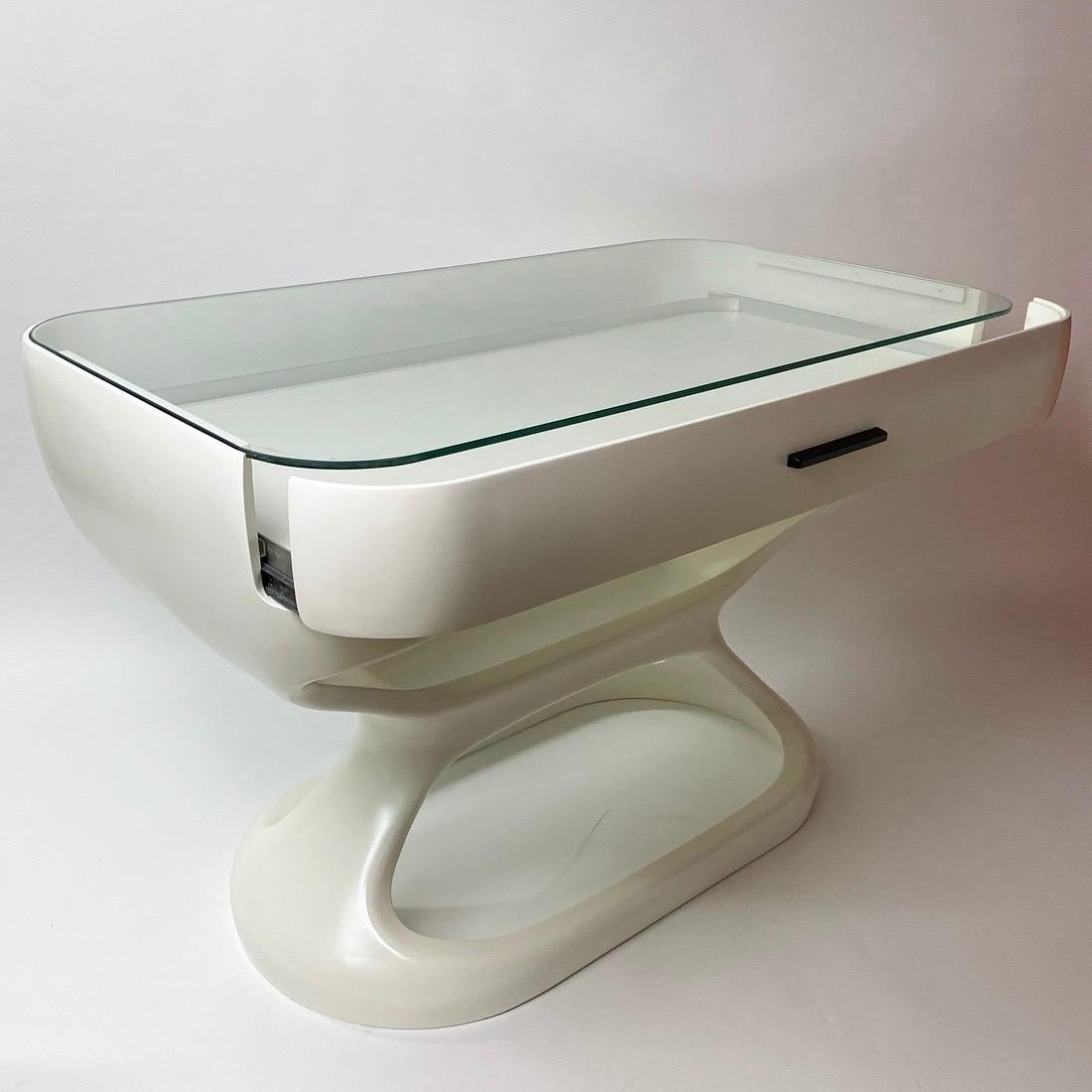 White Space Age Desk Made in Italy, 1970s 3
