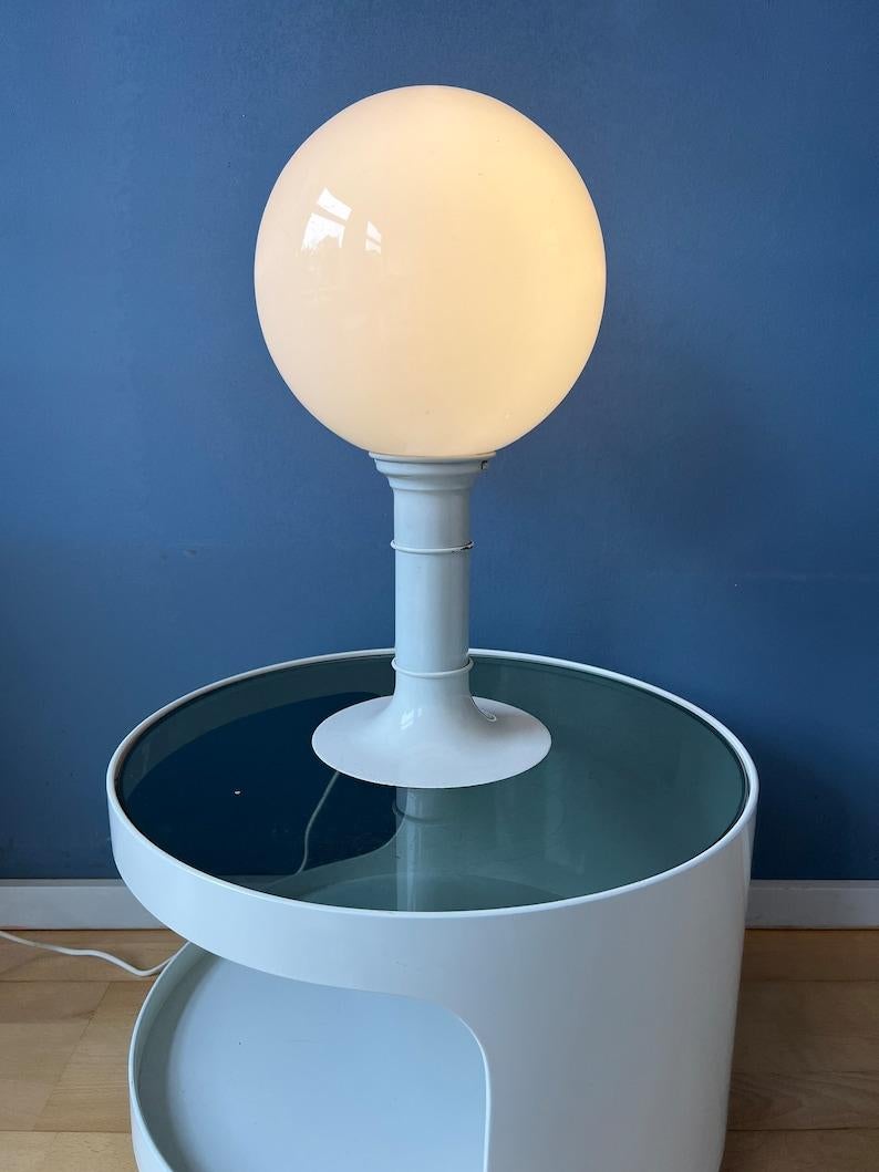 White Space Age Table Lamp with Opaline Glass Shade by Woja Holland, 1970s In Excellent Condition For Sale In ROTTERDAM, ZH