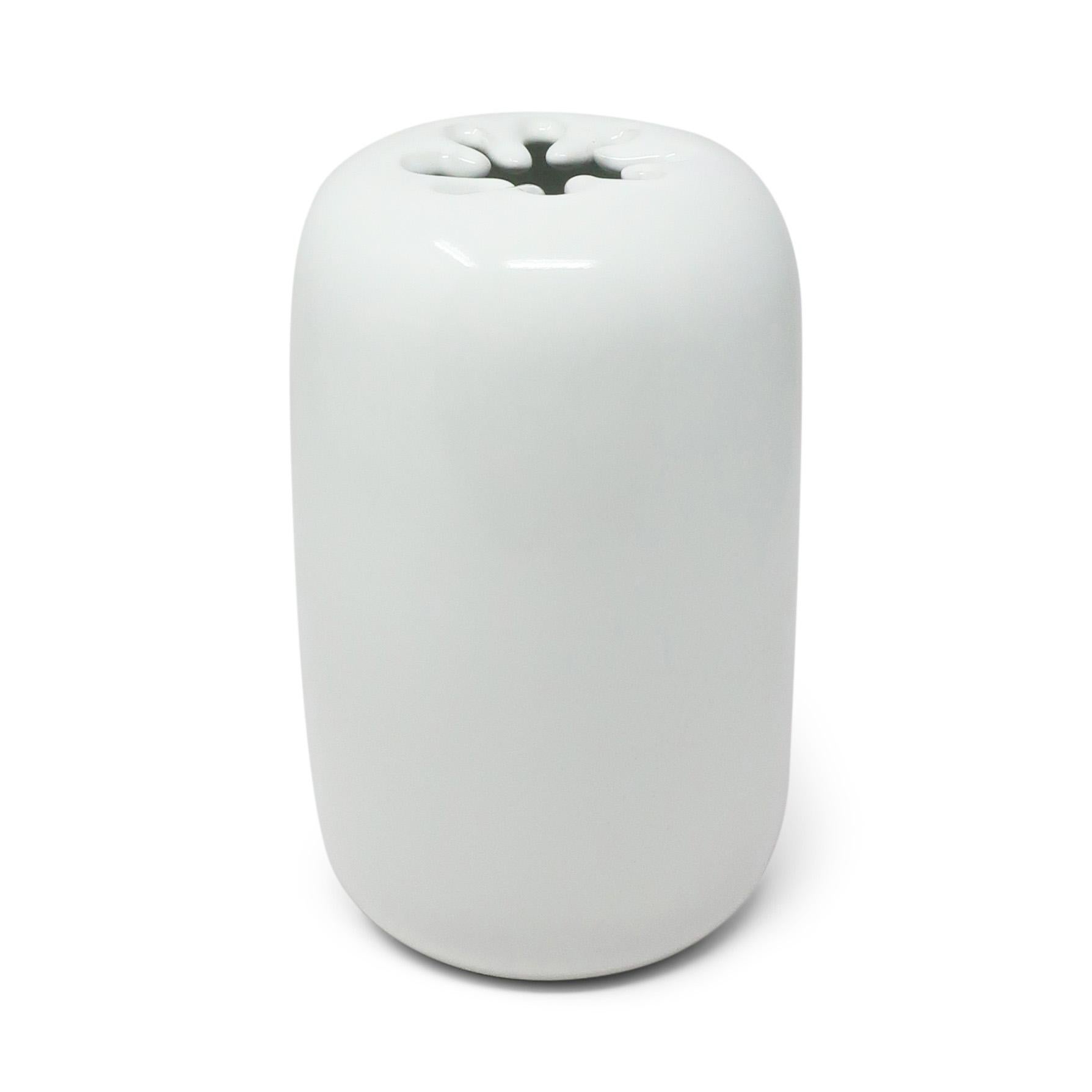 White Spark Vase by David Gil for Bennington Potters In Good Condition For Sale In Brooklyn, NY