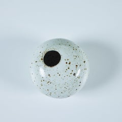 Vase à fleurs blanc moucheté