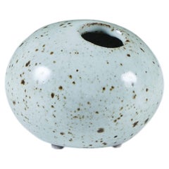 Vase à fleurs blanc moucheté