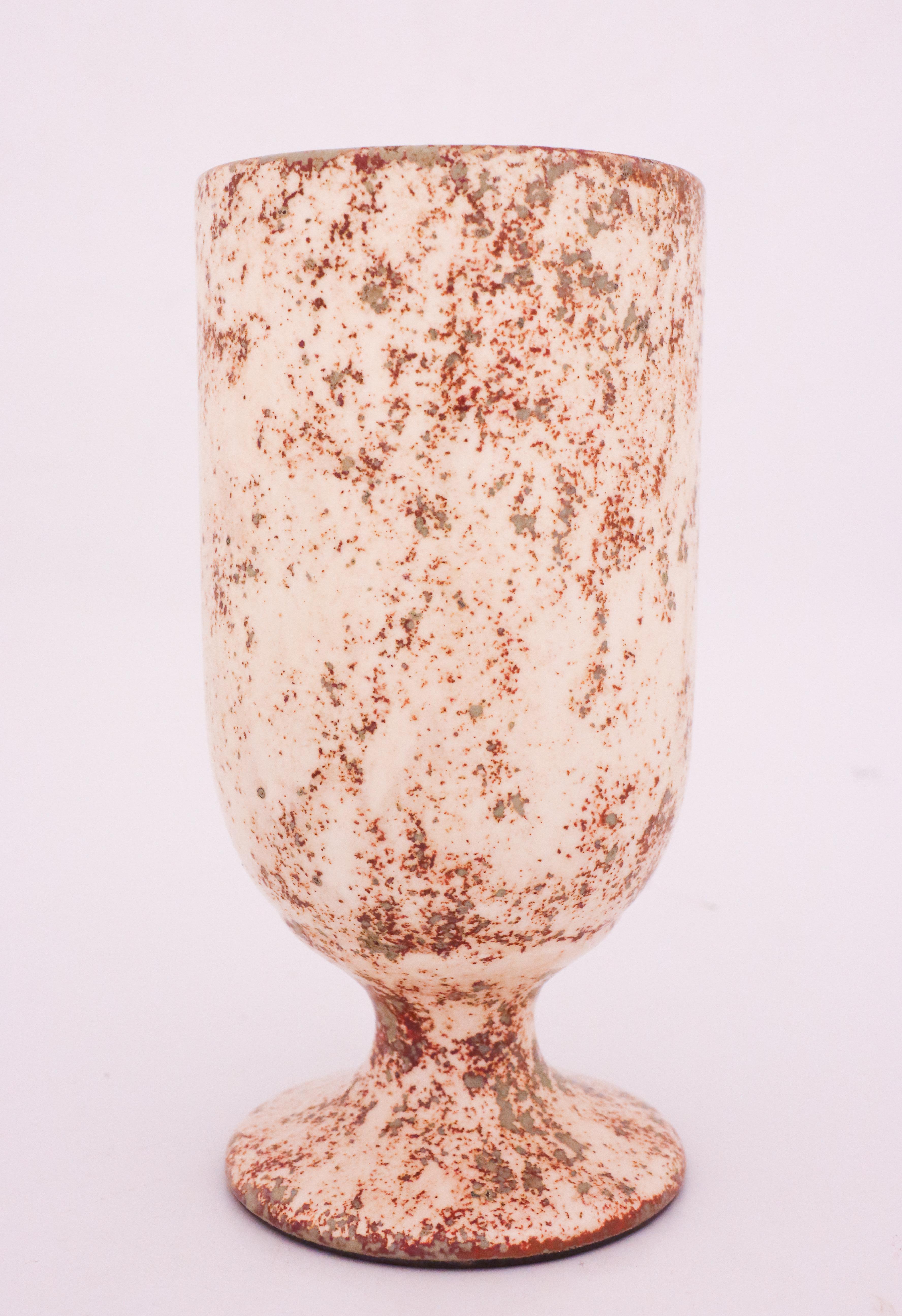 A white speckled vase designed by Hans Hedberg in his studio in Biot. The vase is 28 cm high and in very good condition. 

Hans Hedberg (1917-2007) Swedish ceramist who had his studio in Biot, near Nice in France.
Hedberg worked with several