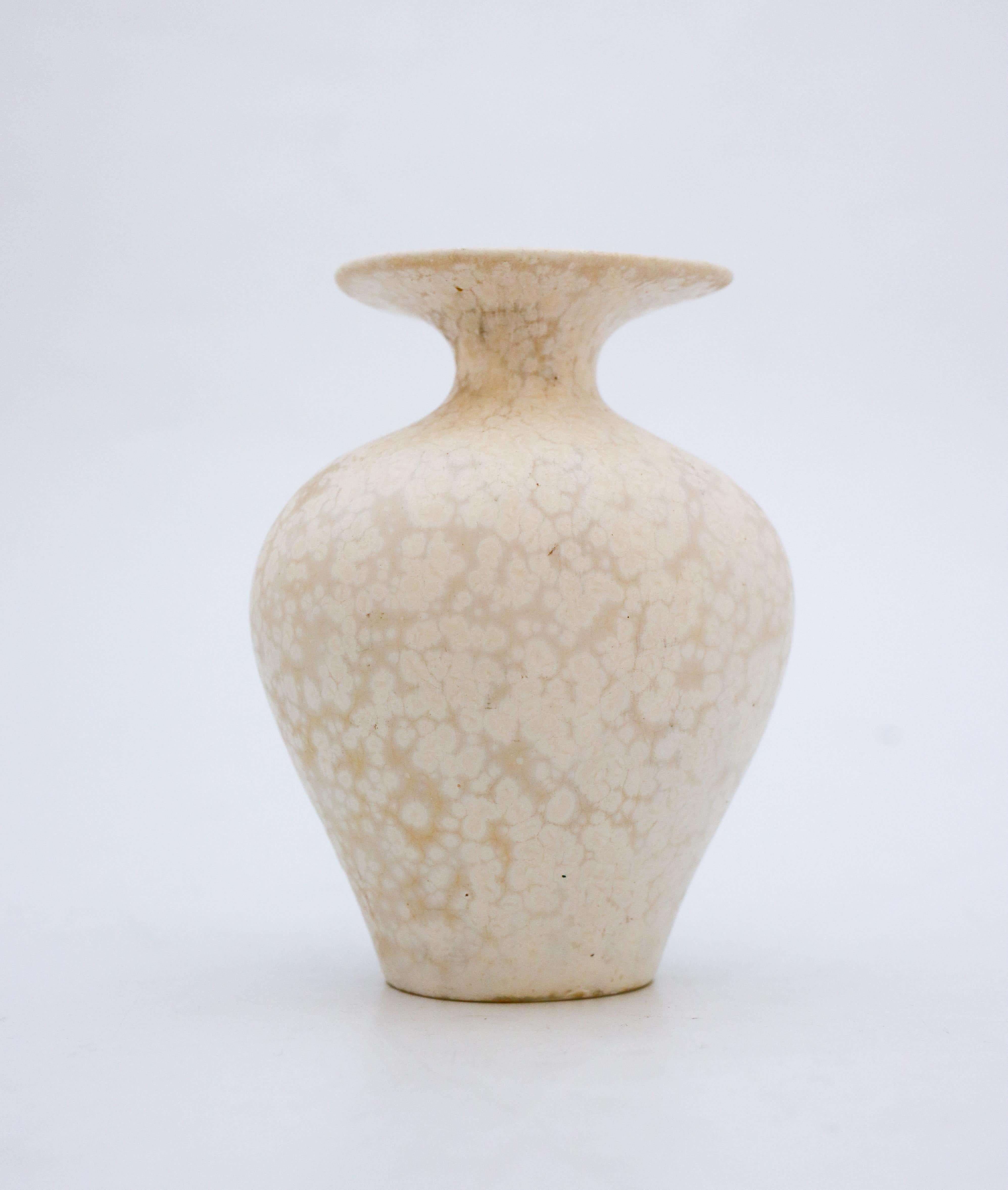 Weiß gesprenkelte Vase, Gunnar Nylund, Rörstrand, 1950er Jahre (Schwedisch)