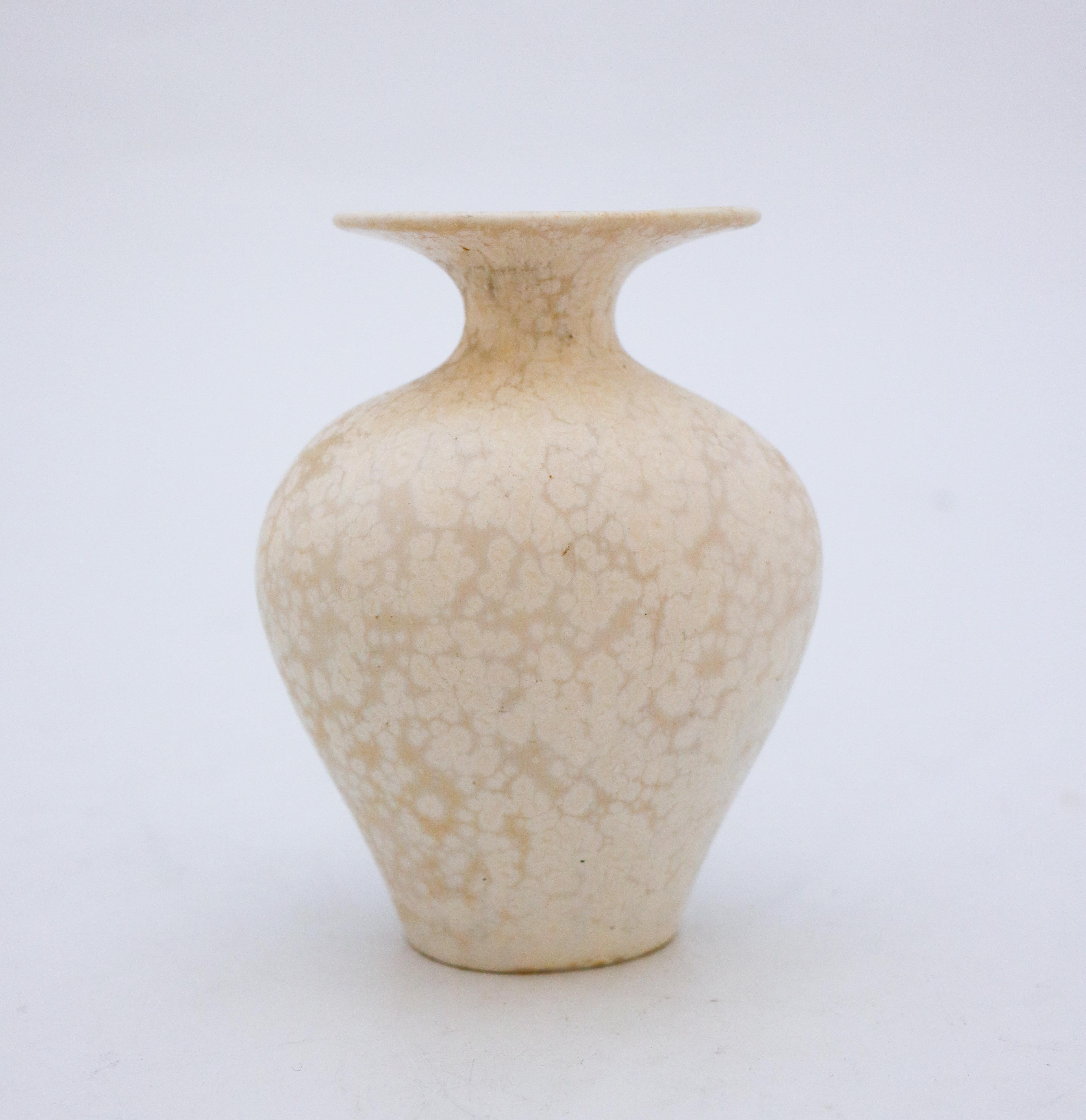 White Speckled Vase, Gunnar Nylund, Rörstrand, 1950s In Good Condition In Stockholm, SE