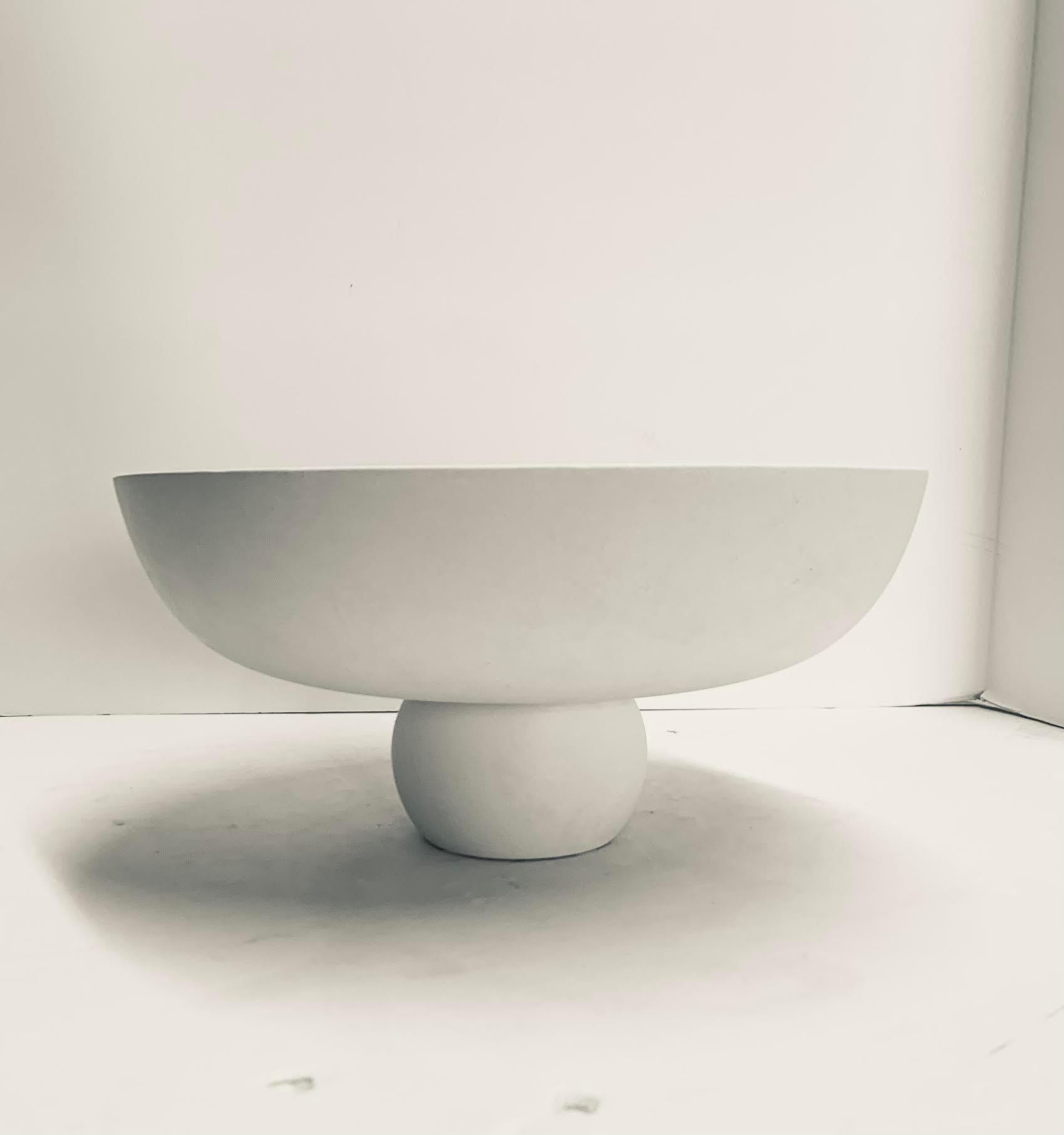 Weiße Schale auf Kugelbasis mit glatter Oberfläche, China, Contemporary (Chinesisch)