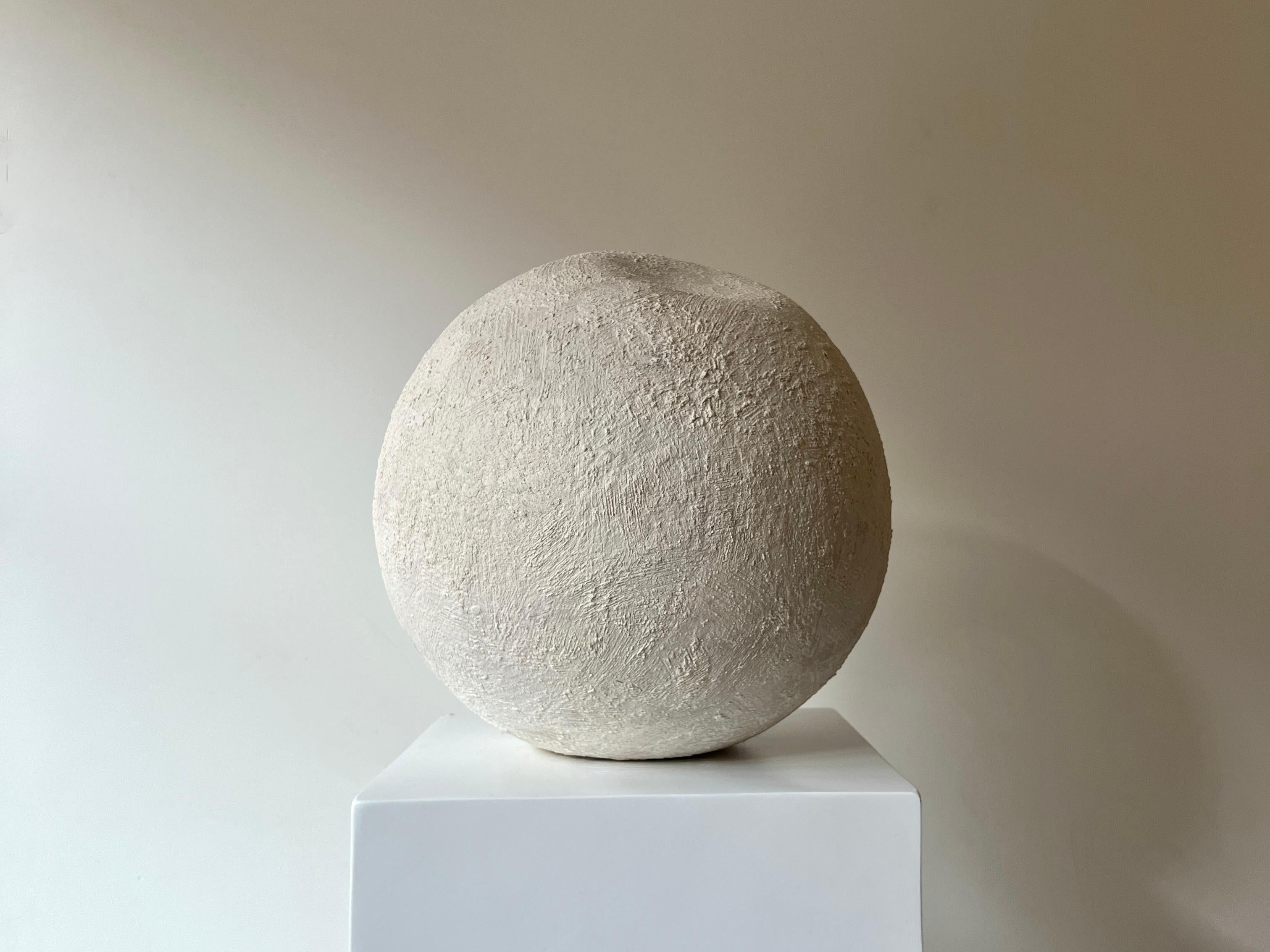 White Sphere II by Laura Pasquino
One of a kind
Dimensions: Ø 38 x H 38 cm
Materials: stoneware, porcelain
Finishing: textured porcelain

Laura Pasquino
Incorporating references from ancient Korean ceramics as well as principles of Japanese