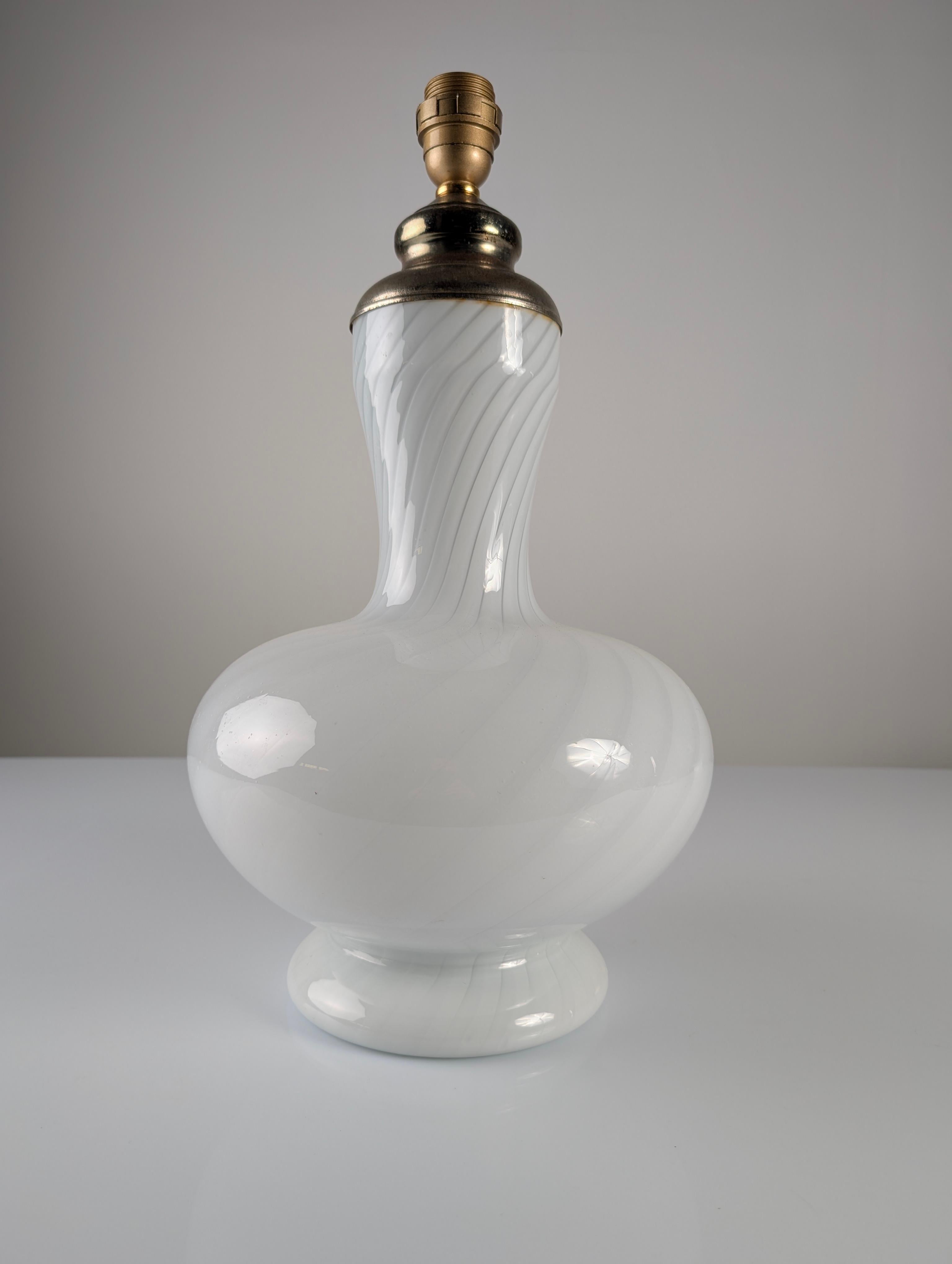 Weiße Spiralglaslampe mit Dual Lights und Messing, 1960er Jahre im Angebot 1