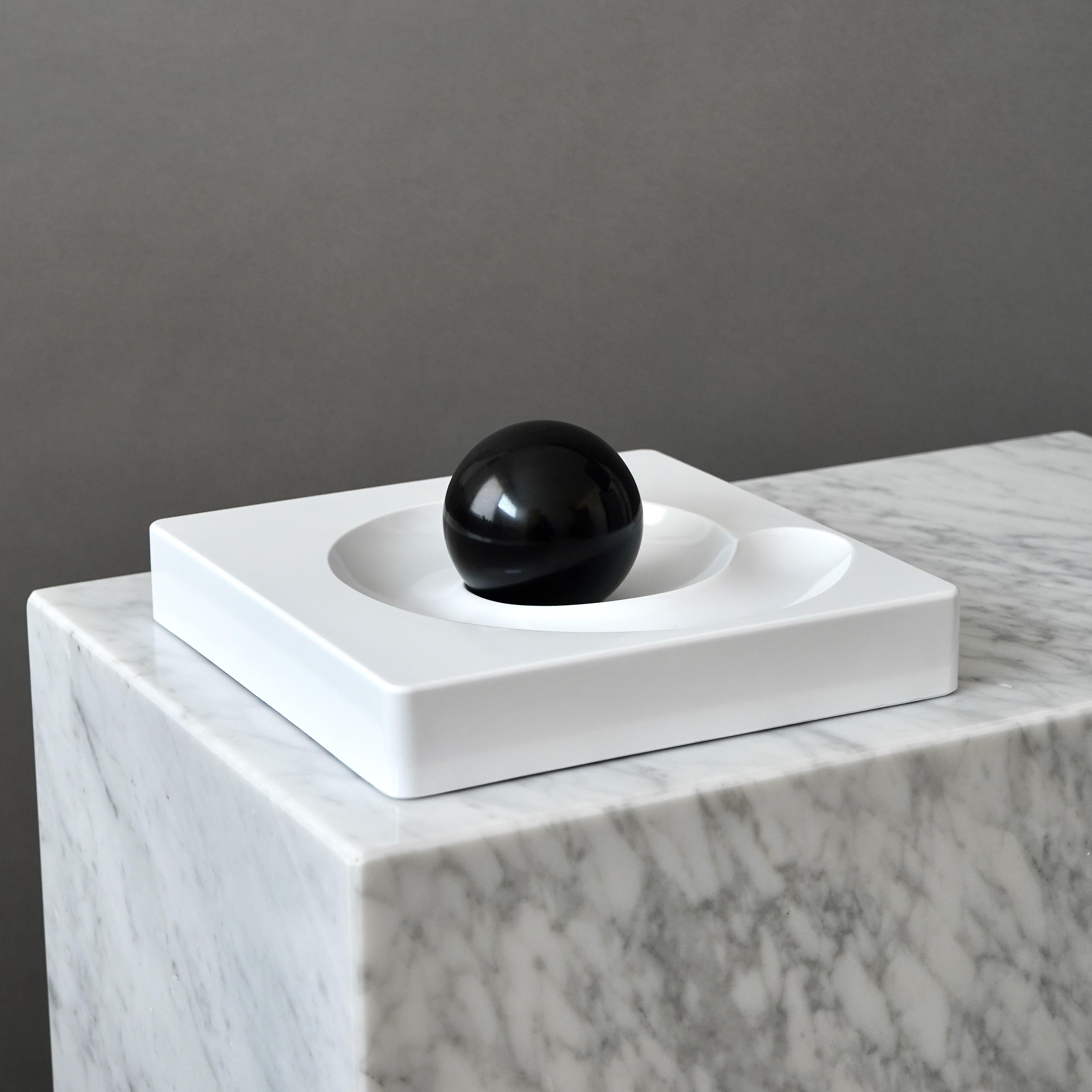 Calco Centrotavola 'Spiros' bianco di Eleonore Peduzzi Riva per Artemide, anni '70