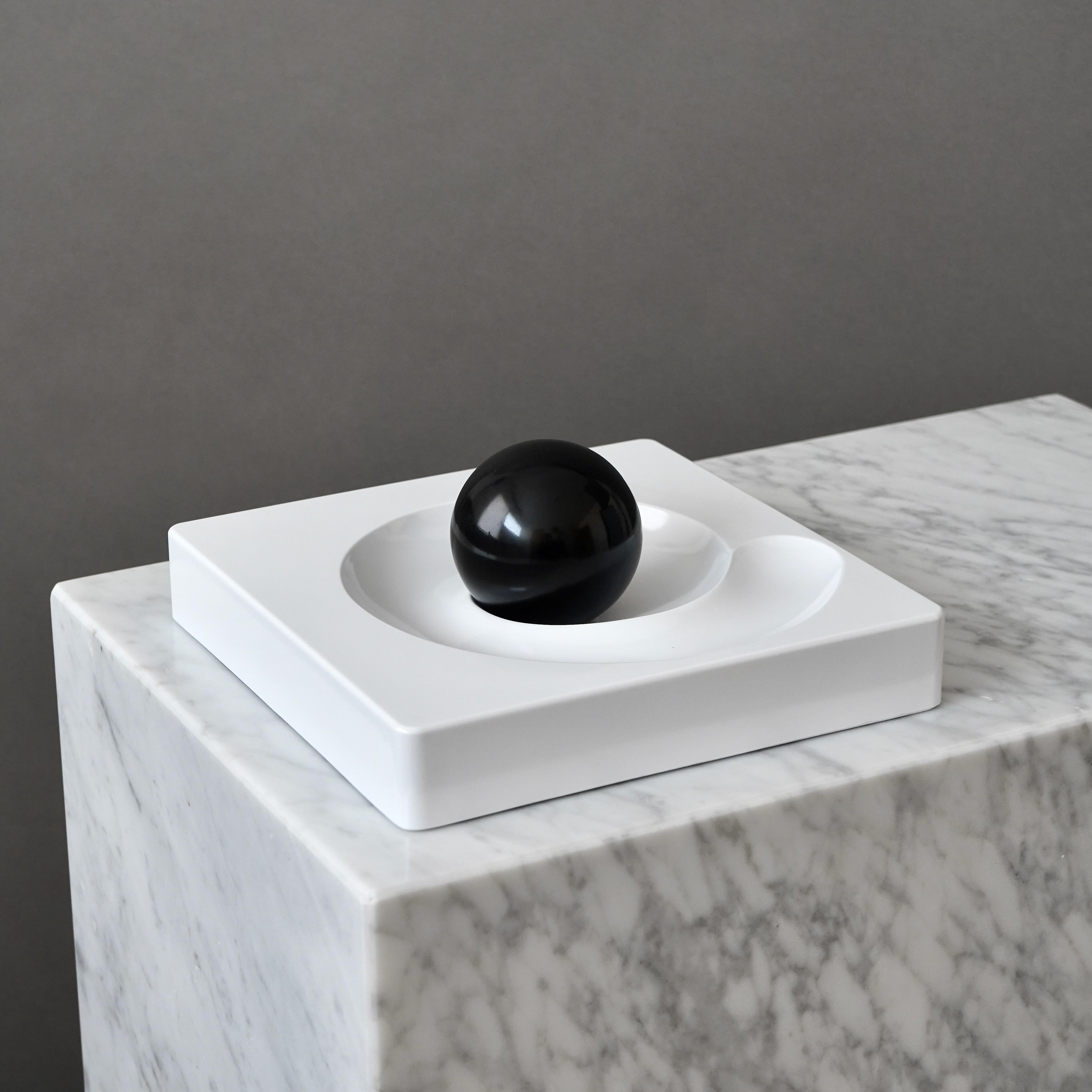 Centrotavola 'Spiros' bianco di Eleonore Peduzzi Riva per Artemide, anni '70 In condizioni ottime a Malmö, SE
