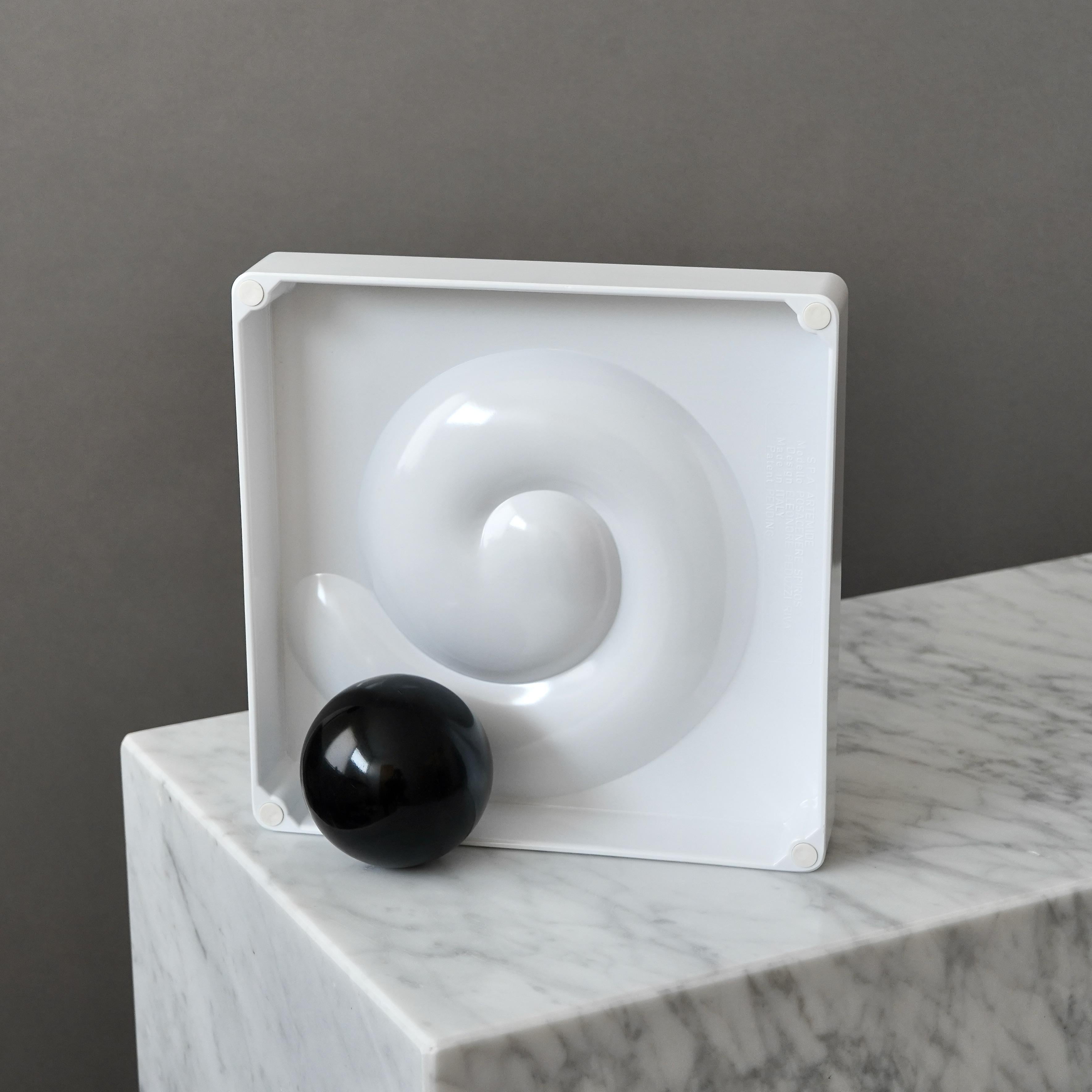 Centrotavola 'Spiros' bianco di Eleonore Peduzzi Riva per Artemide, anni '70 1