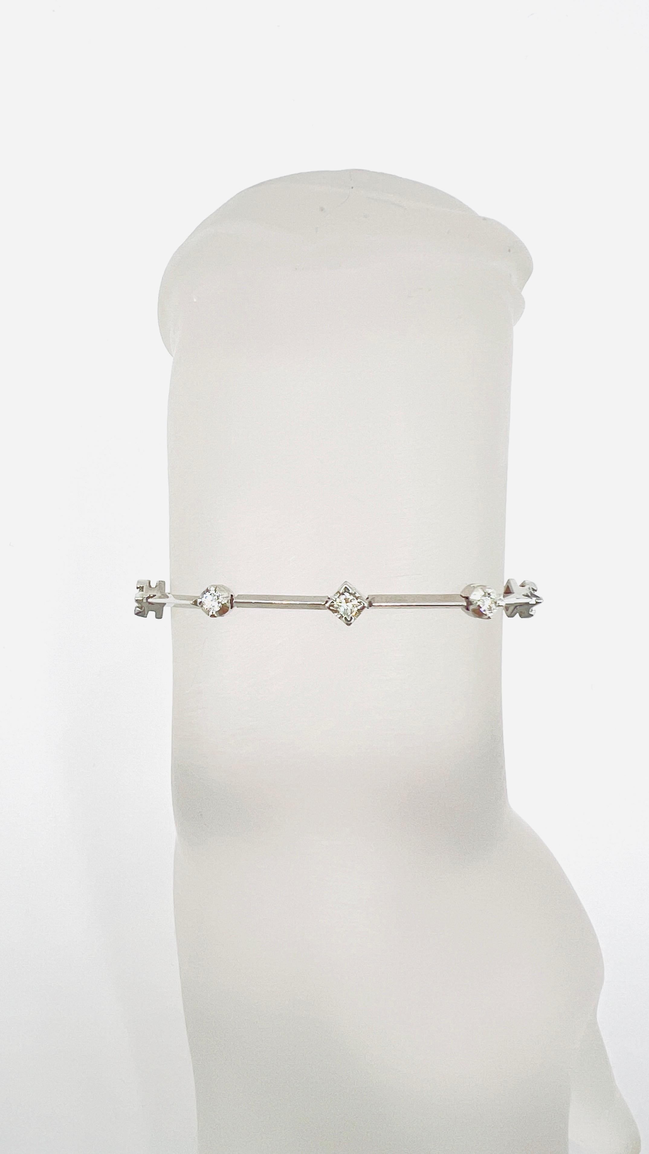 Weißes, quadratisches und rundes Diamantarmband aus 14 Karat Weißgold mit Diamanten im Zustand „Neu“ in Los Angeles, CA
