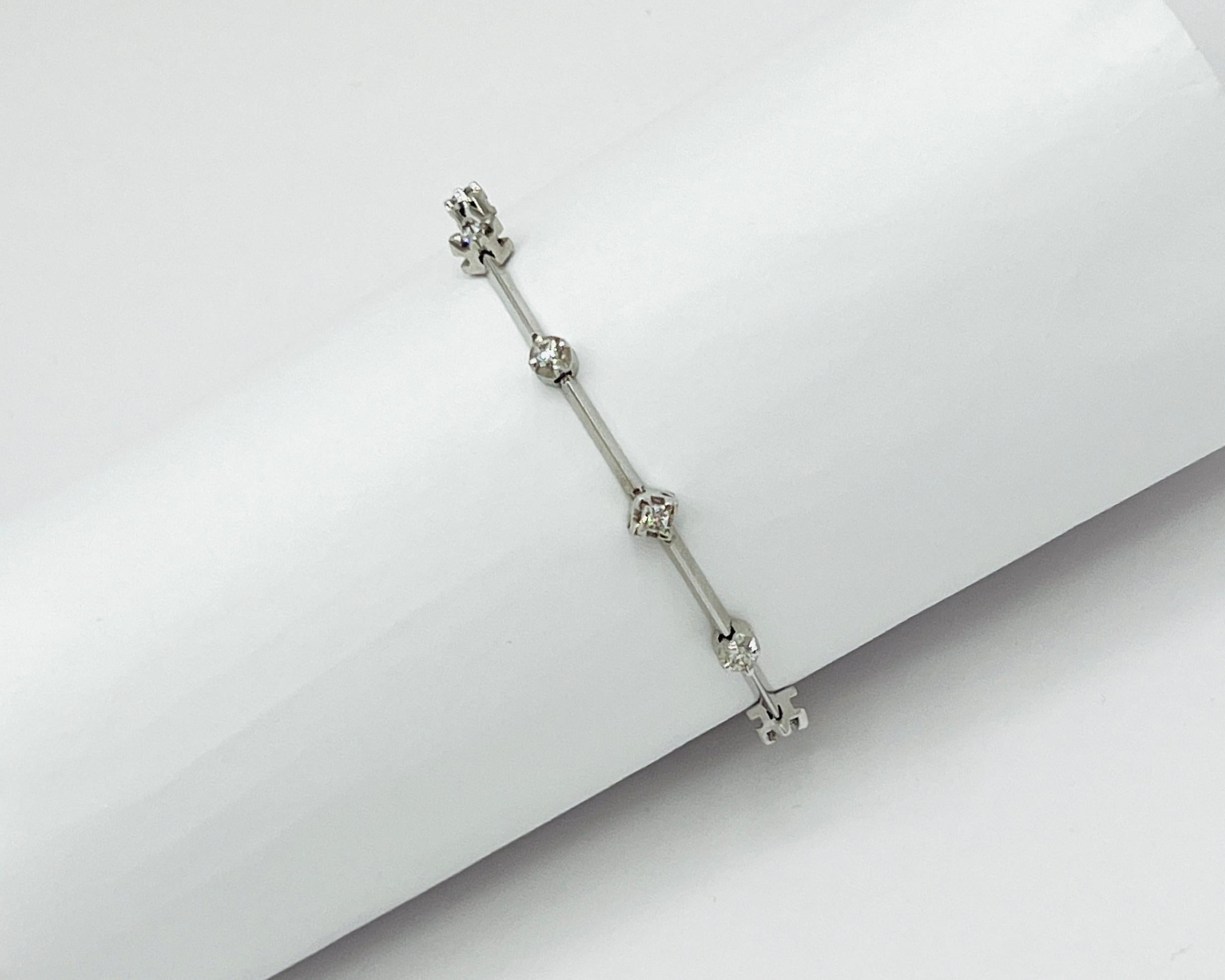 Weißes, quadratisches und rundes Diamantarmband aus 14 Karat Weißgold mit Diamanten 2