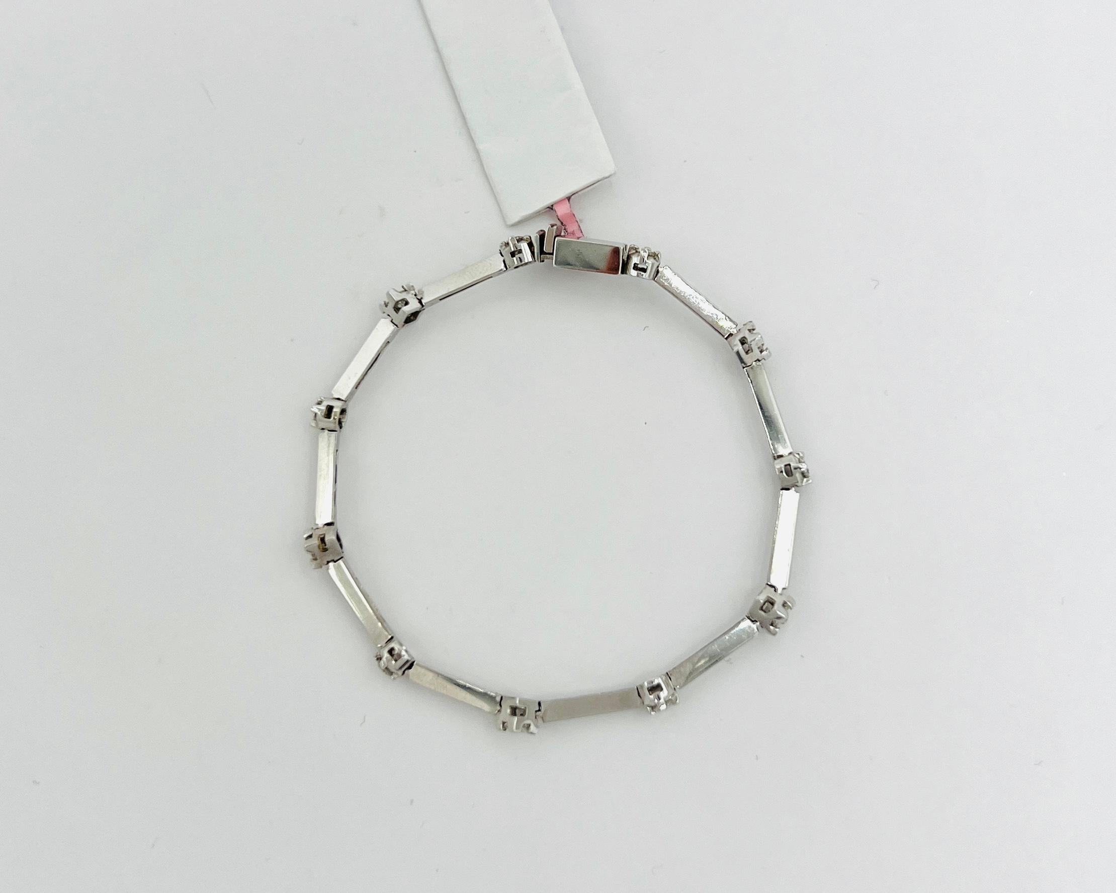 Weißes, quadratisches und rundes Diamantarmband aus 14 Karat Weißgold mit Diamanten 3