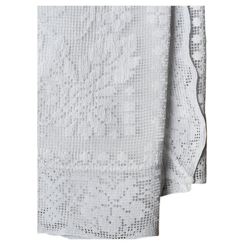 A fabulous white lace tablecloth with stitched floral motif. Square in shape, this lovely table covering will add a touch of elegance to any place setting. 

Dimensions:
43.5